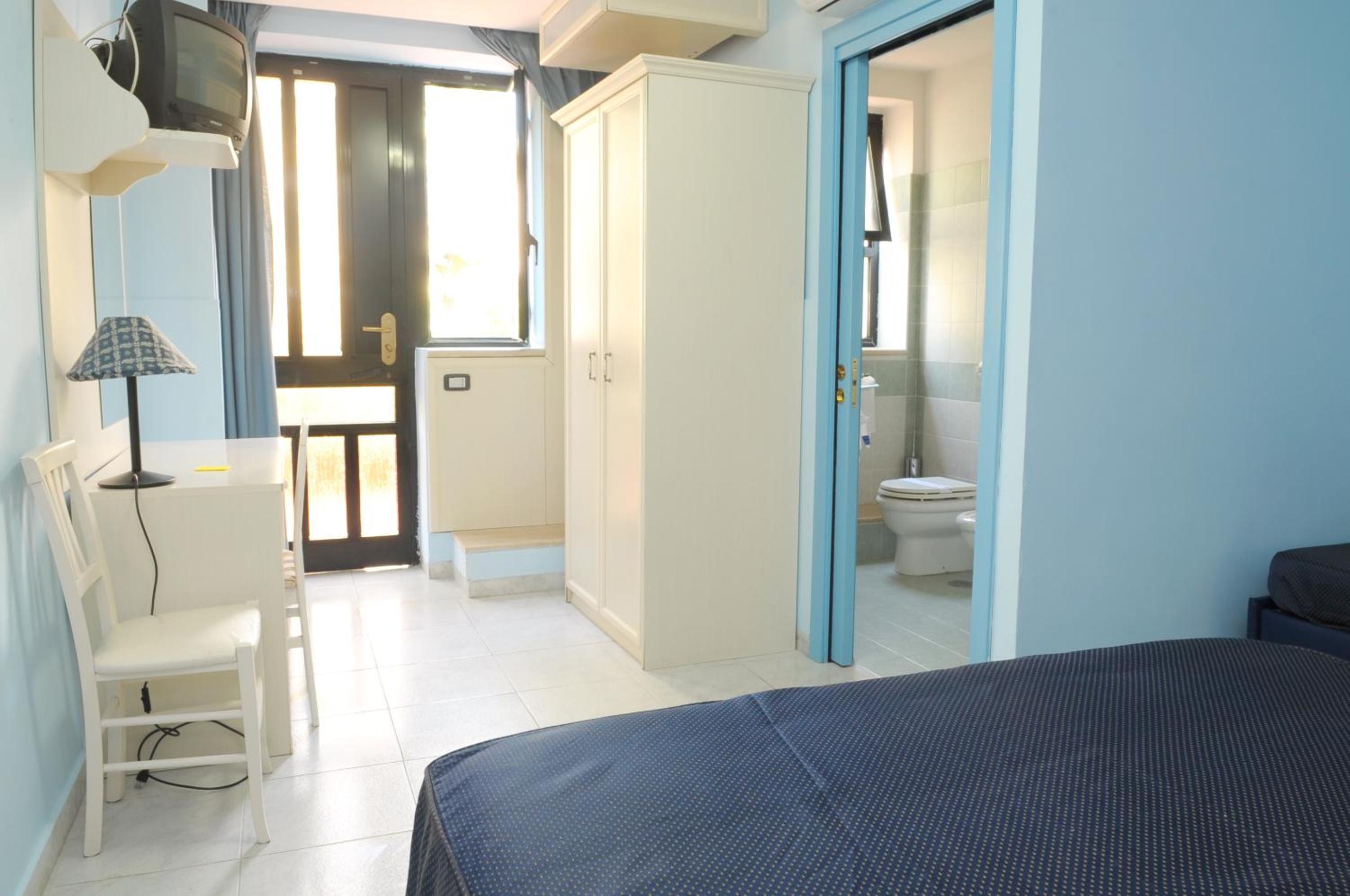 Standard Triple Room photo 3