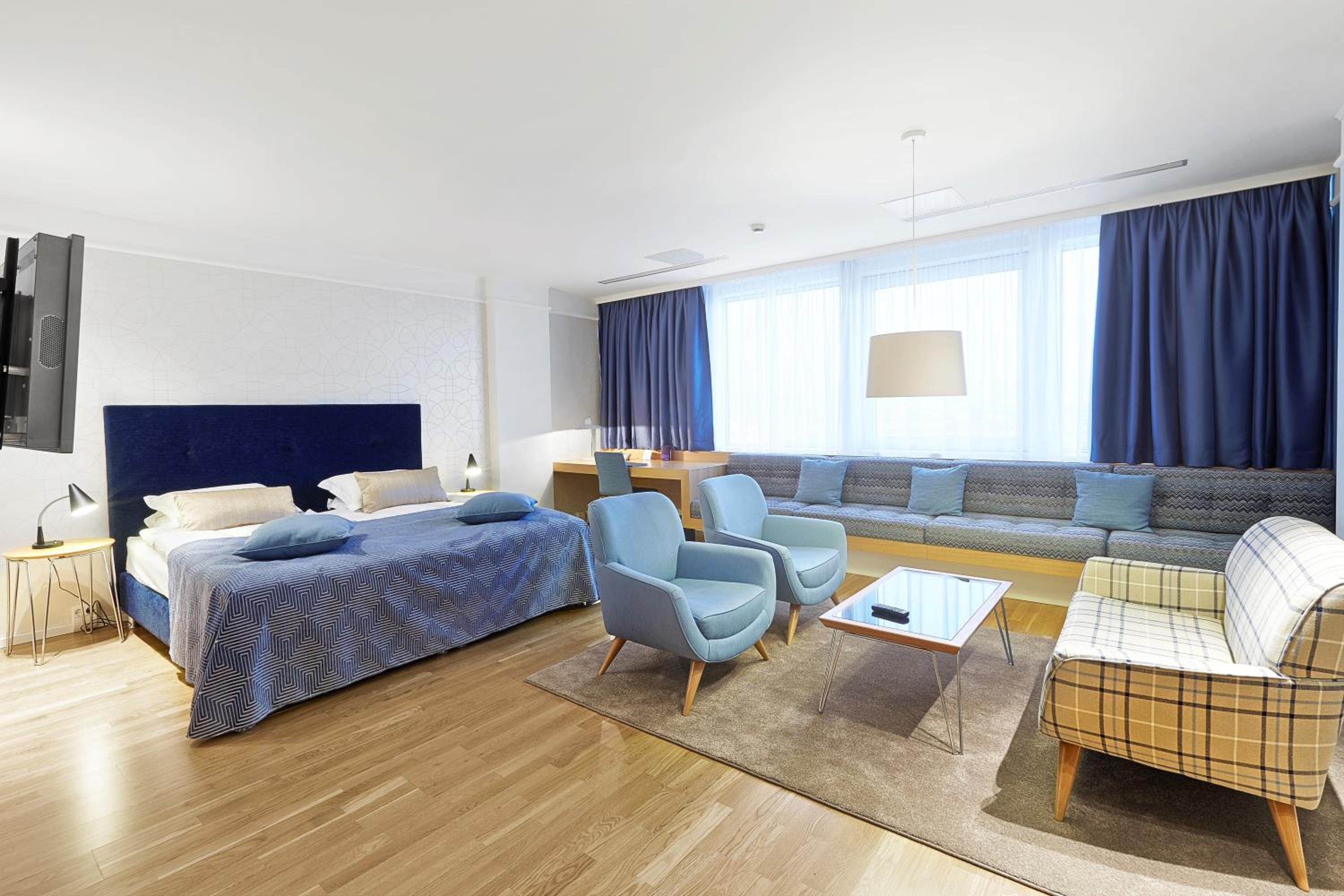King Suite - Photo 3