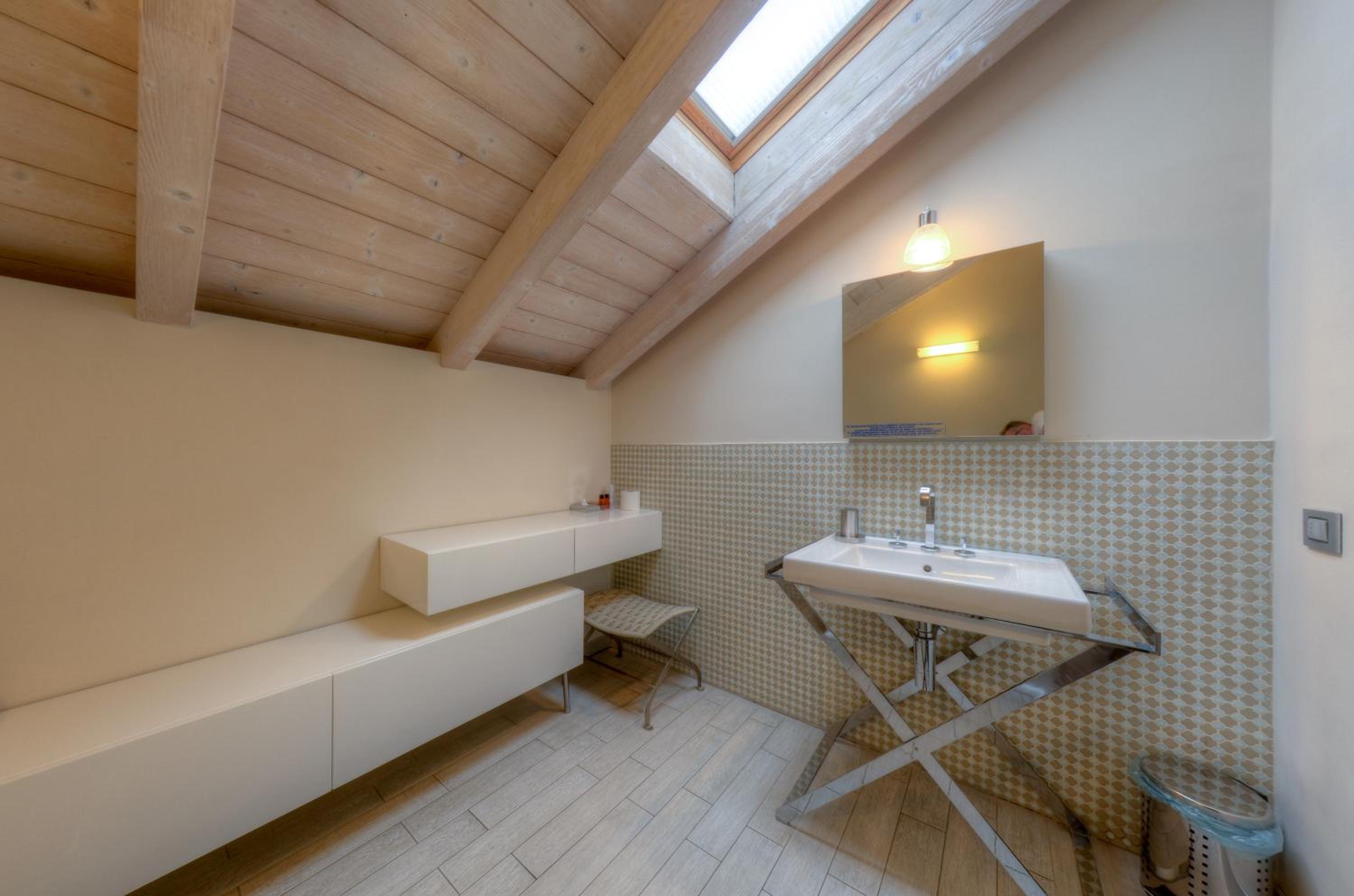 Deluxe Suite with Sea View photo 2
