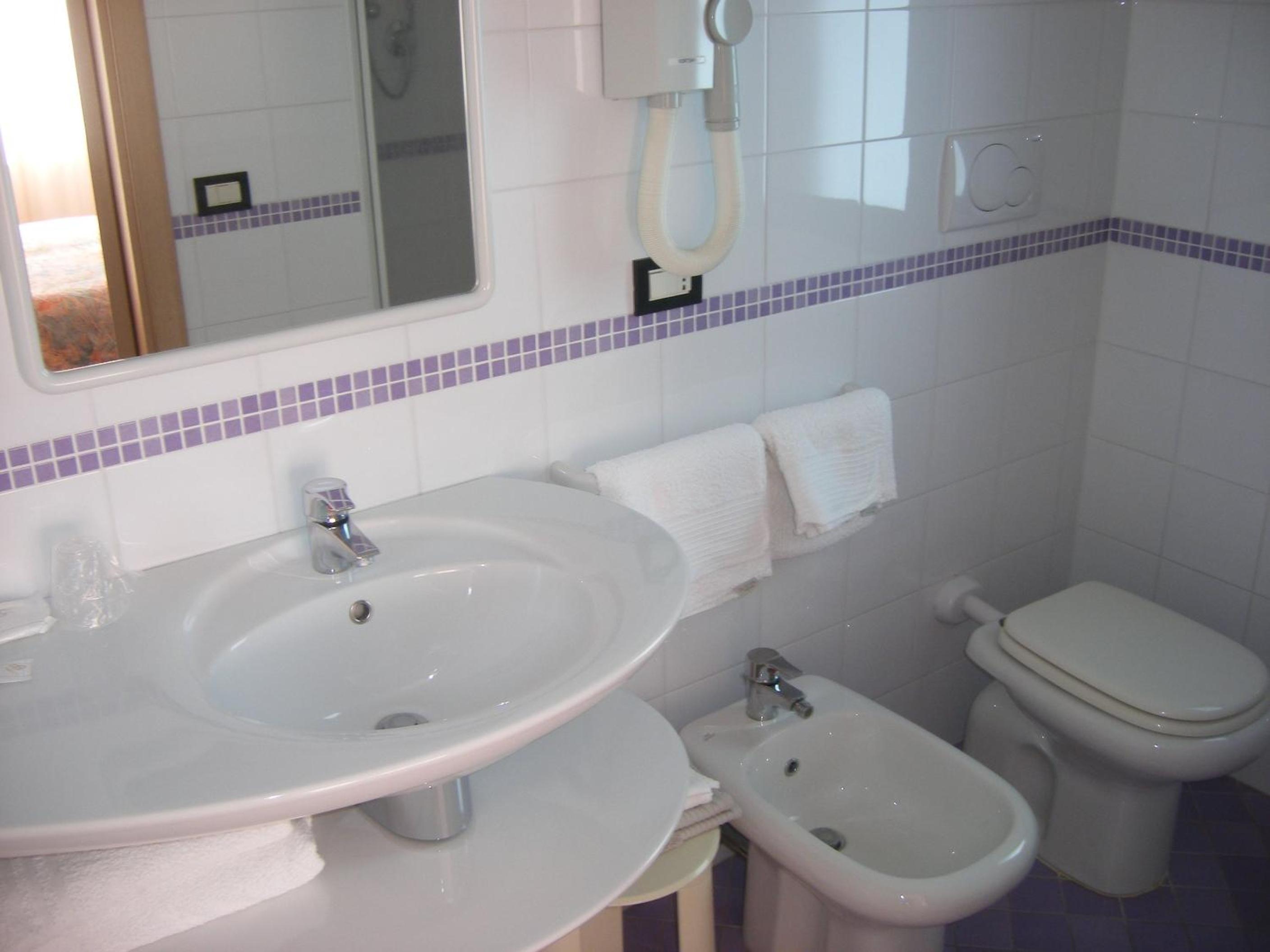 Triple Room - Photo 8