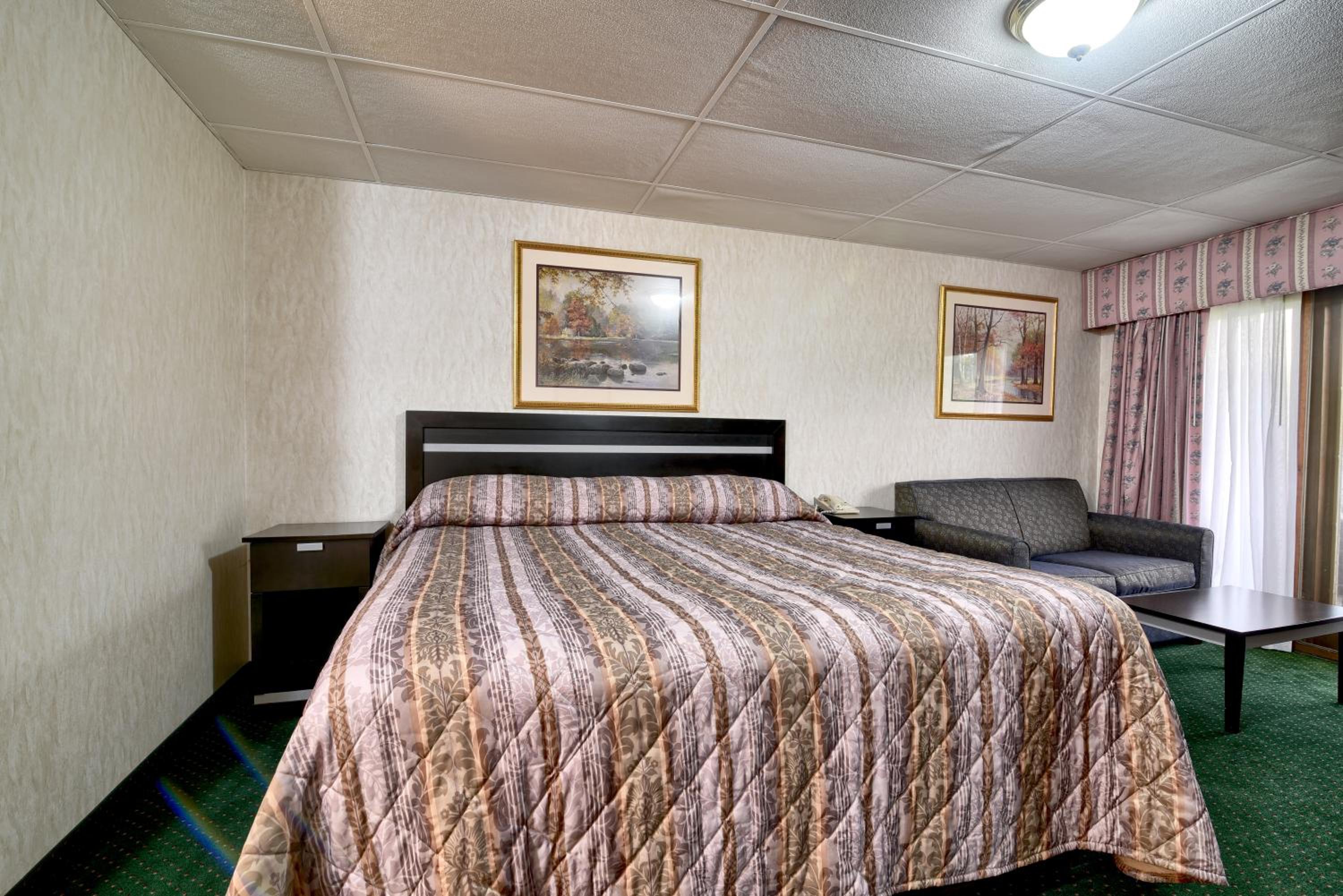 King Room with Courtside View - Photo 1
