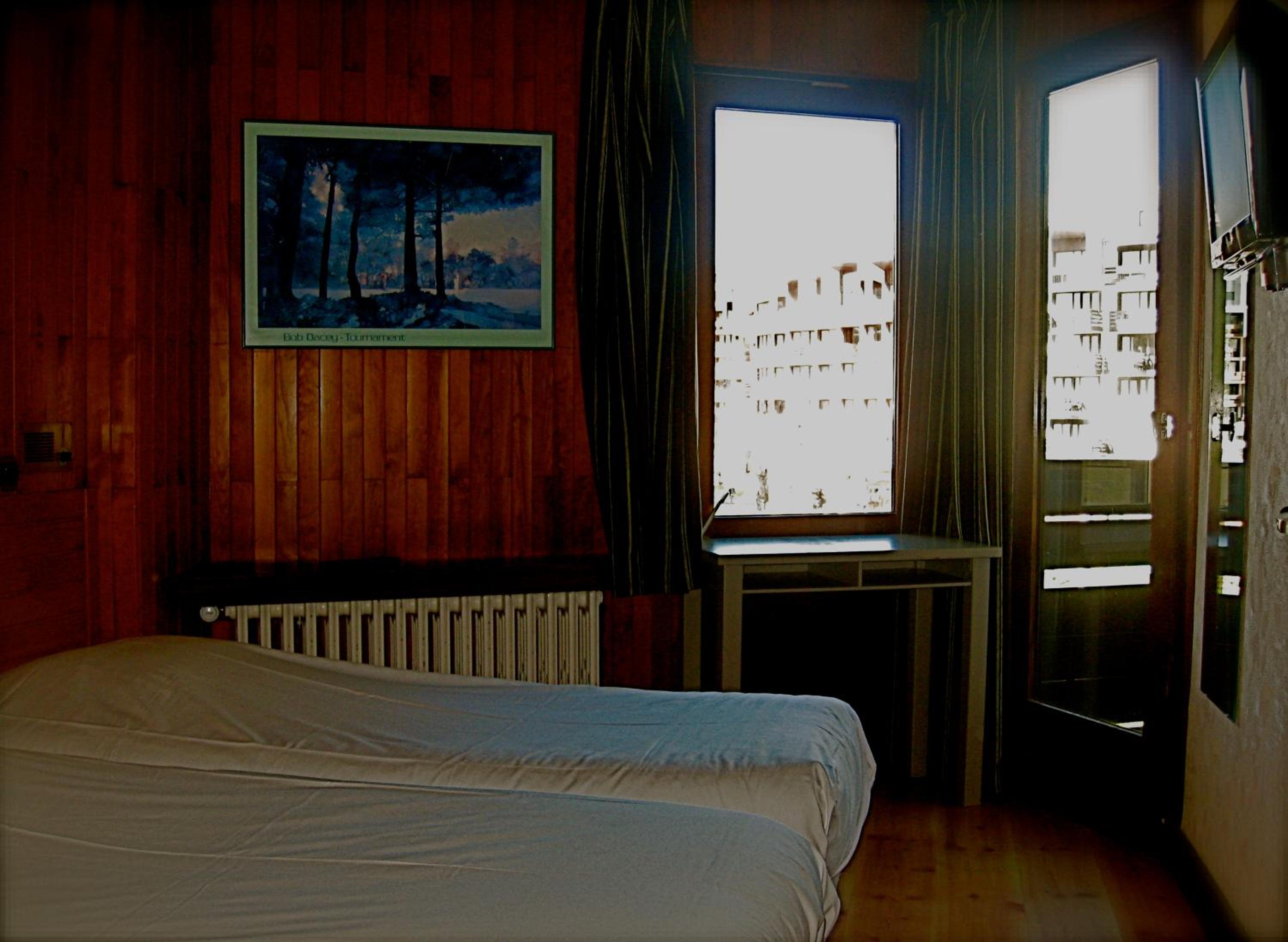 Economic Room with Mountain View