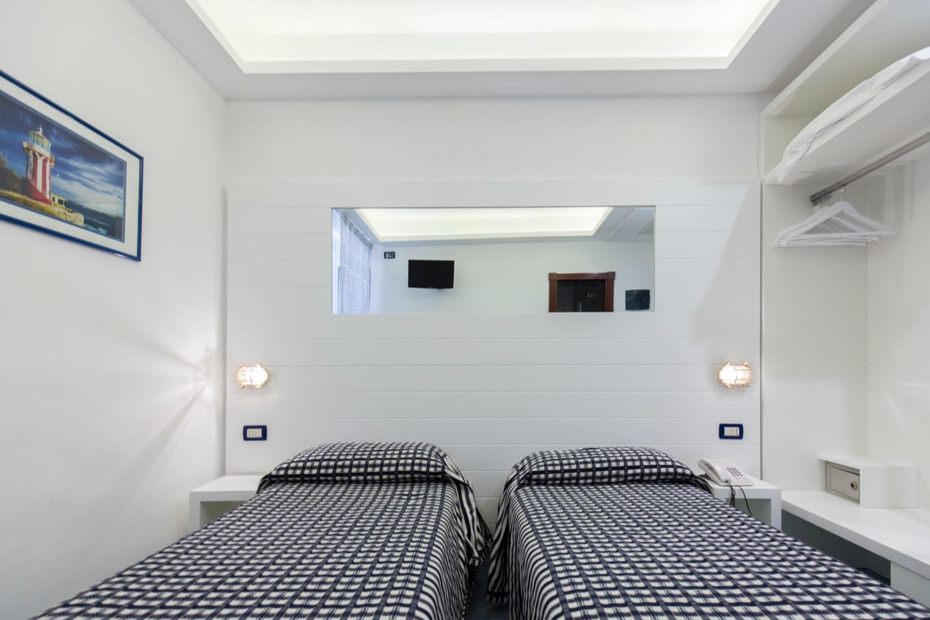 Standard Double or Twin Room - Photo 3