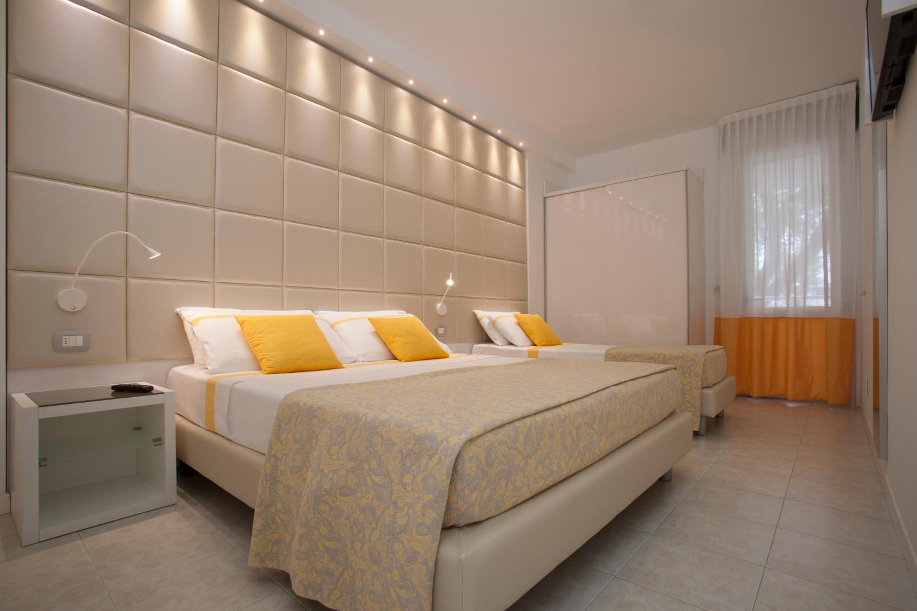 One-Bedroom Apartment (5 Adults)