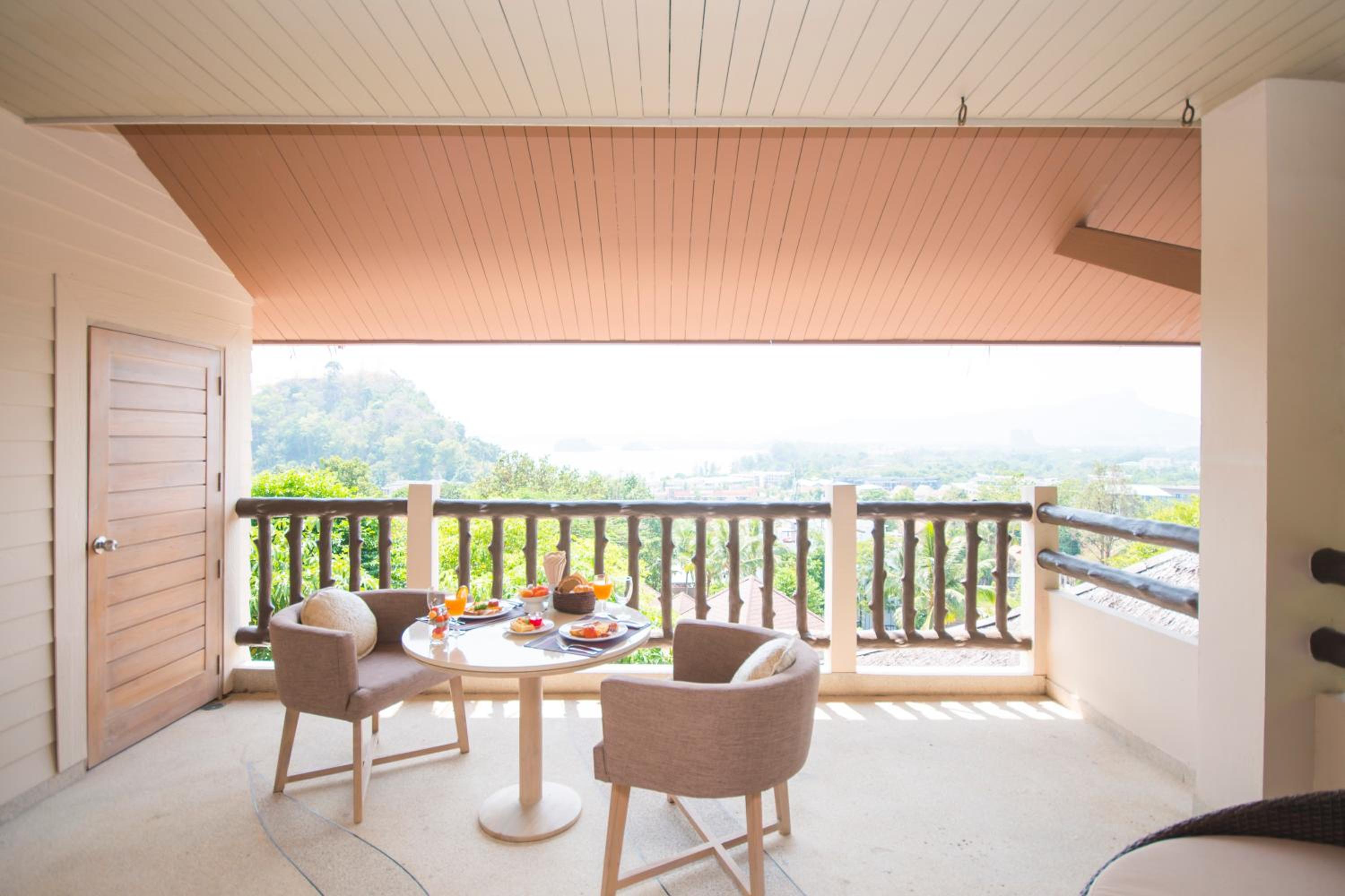 Grand Ocean Chalet Suite photo 3