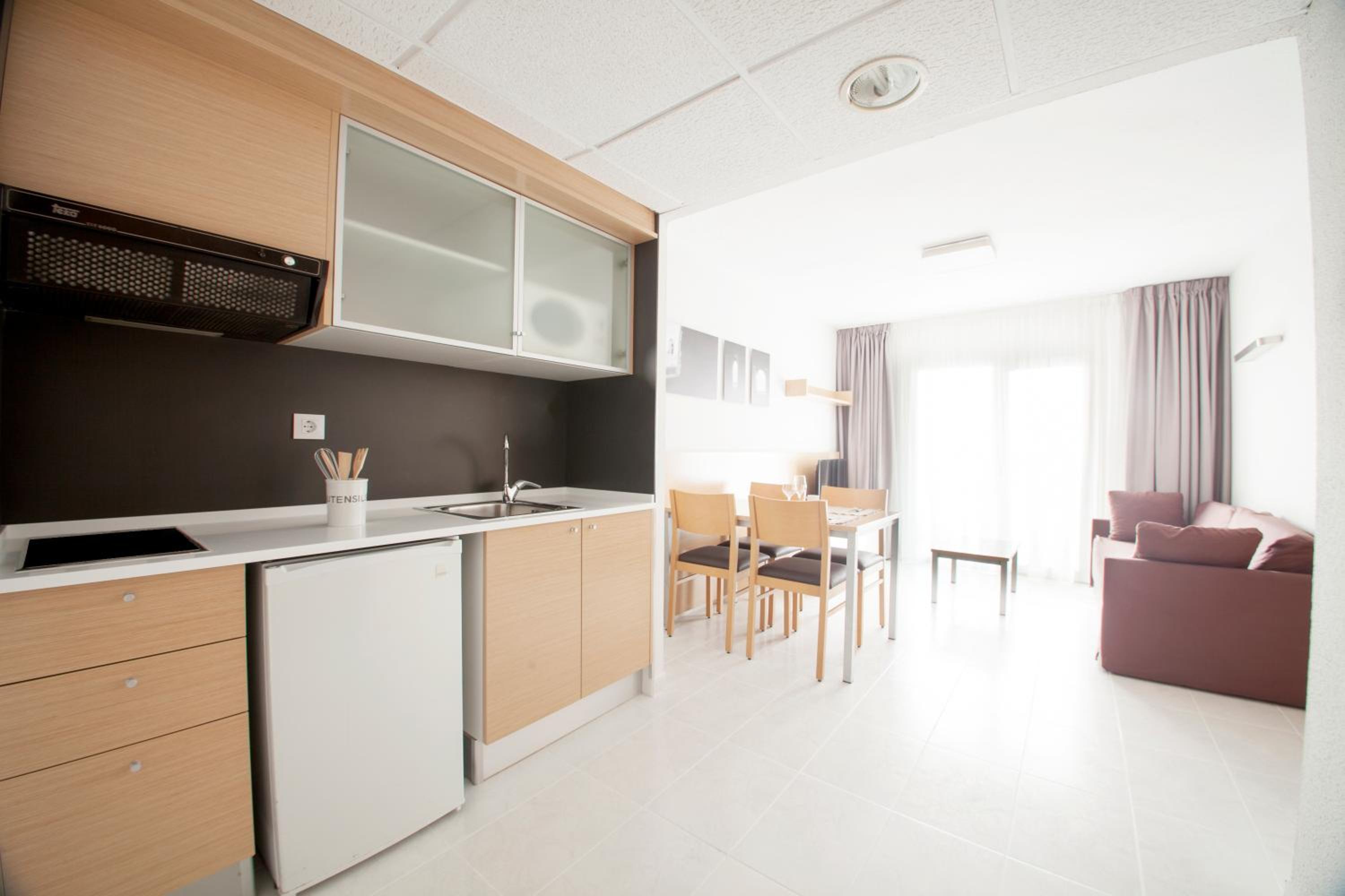 One-Bedroom Apartment (3 Adults + 1 Child) photo 3