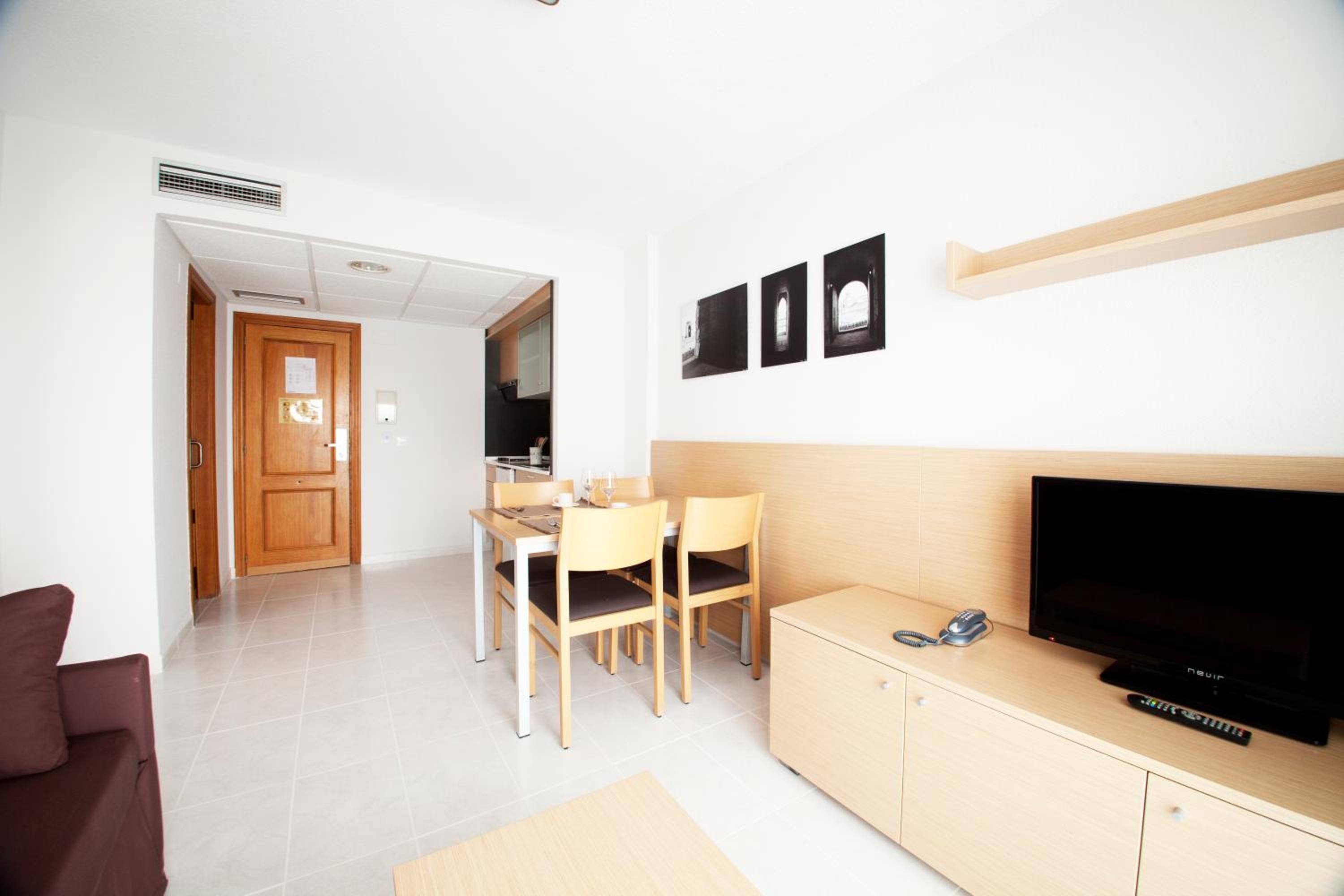 One-Bedroom Apartment with Sea View (2 Adults + 2 Children) photo 2