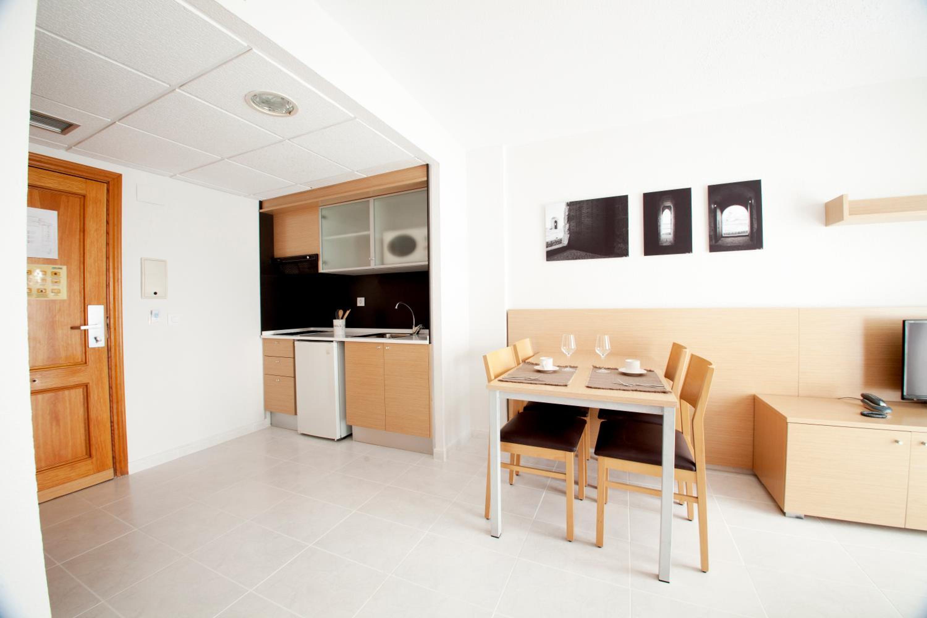 One-Bedroom Apartment with Sea View (2 Adults + 1 Child) photo 2