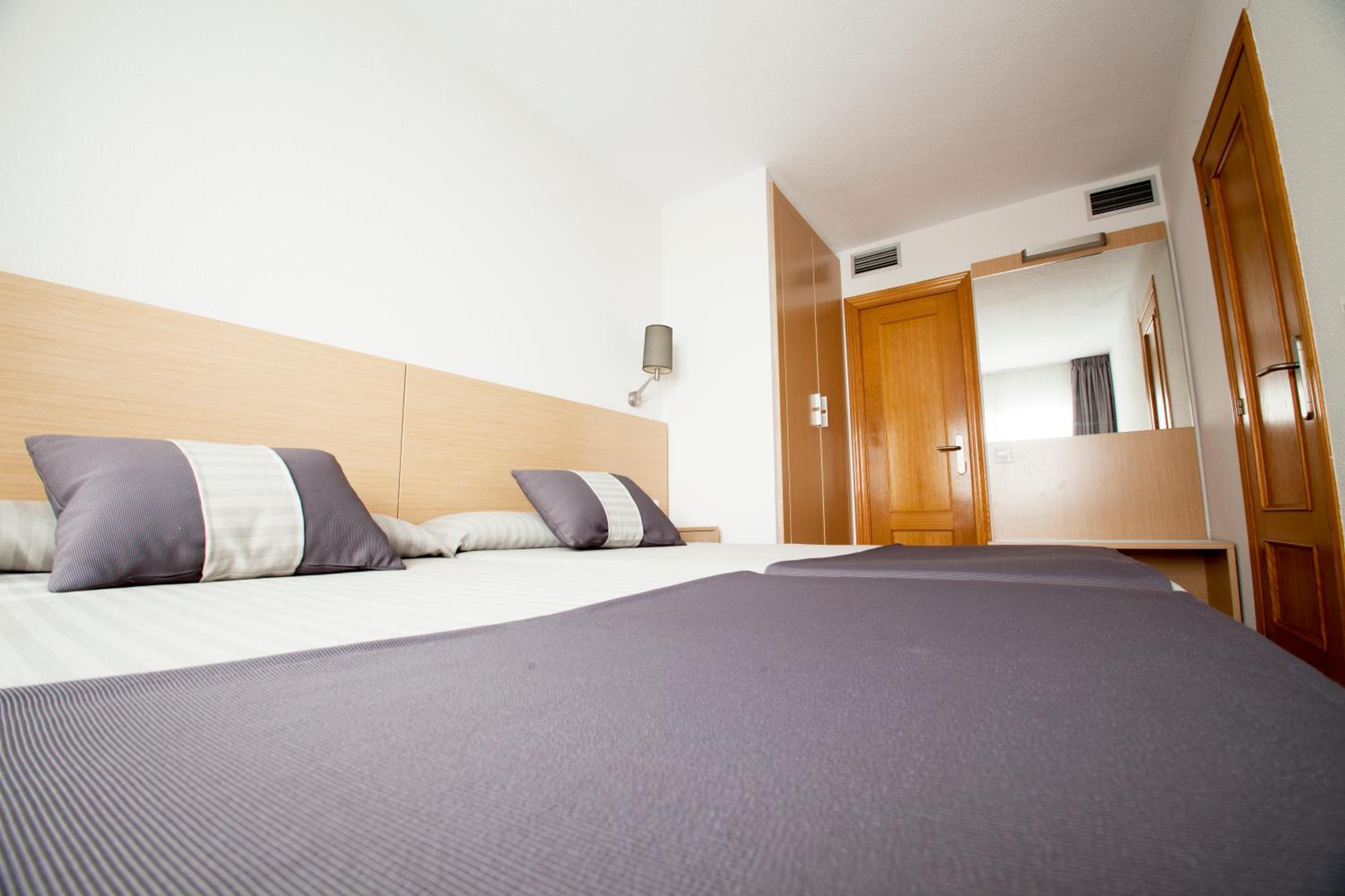 One-Bedroom Apartment (3 Adults) photo 3