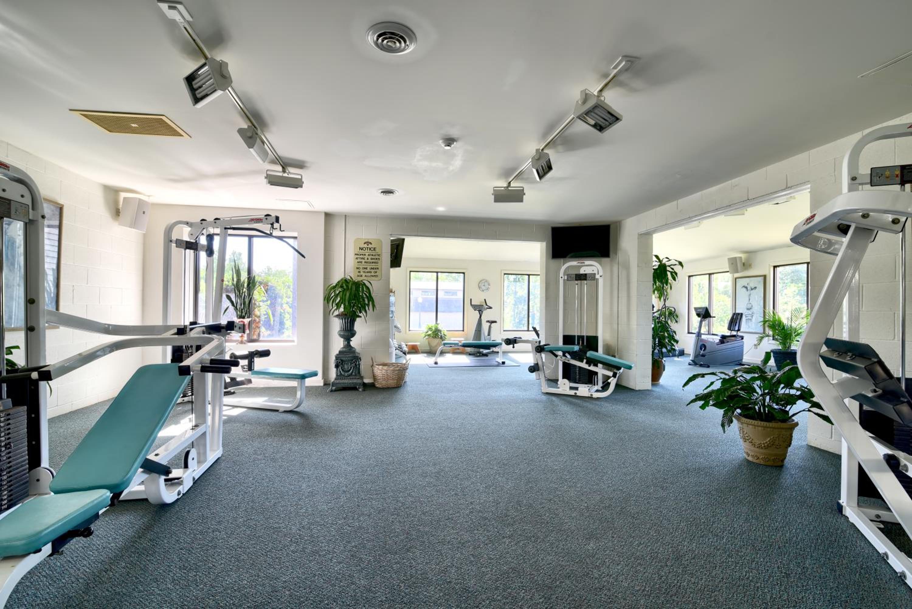 Executive Suite with Balcony - Photo 10