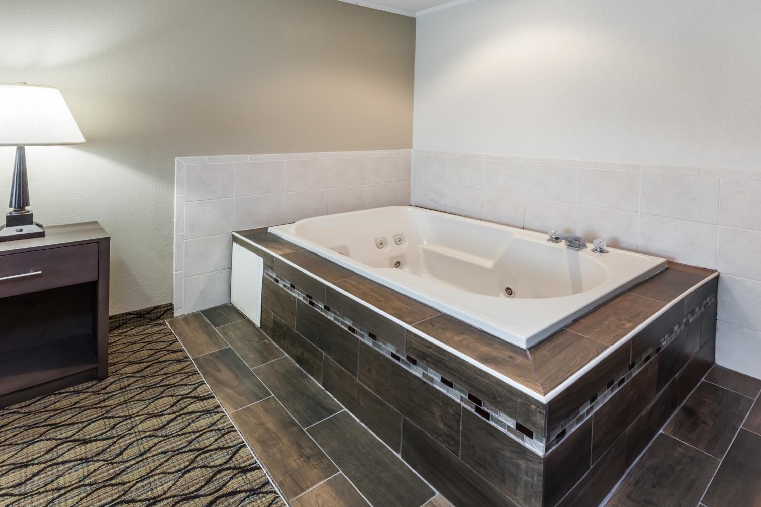 Deluxe King Studio Suite - Mobility Access/Non-Smoking  photo 2