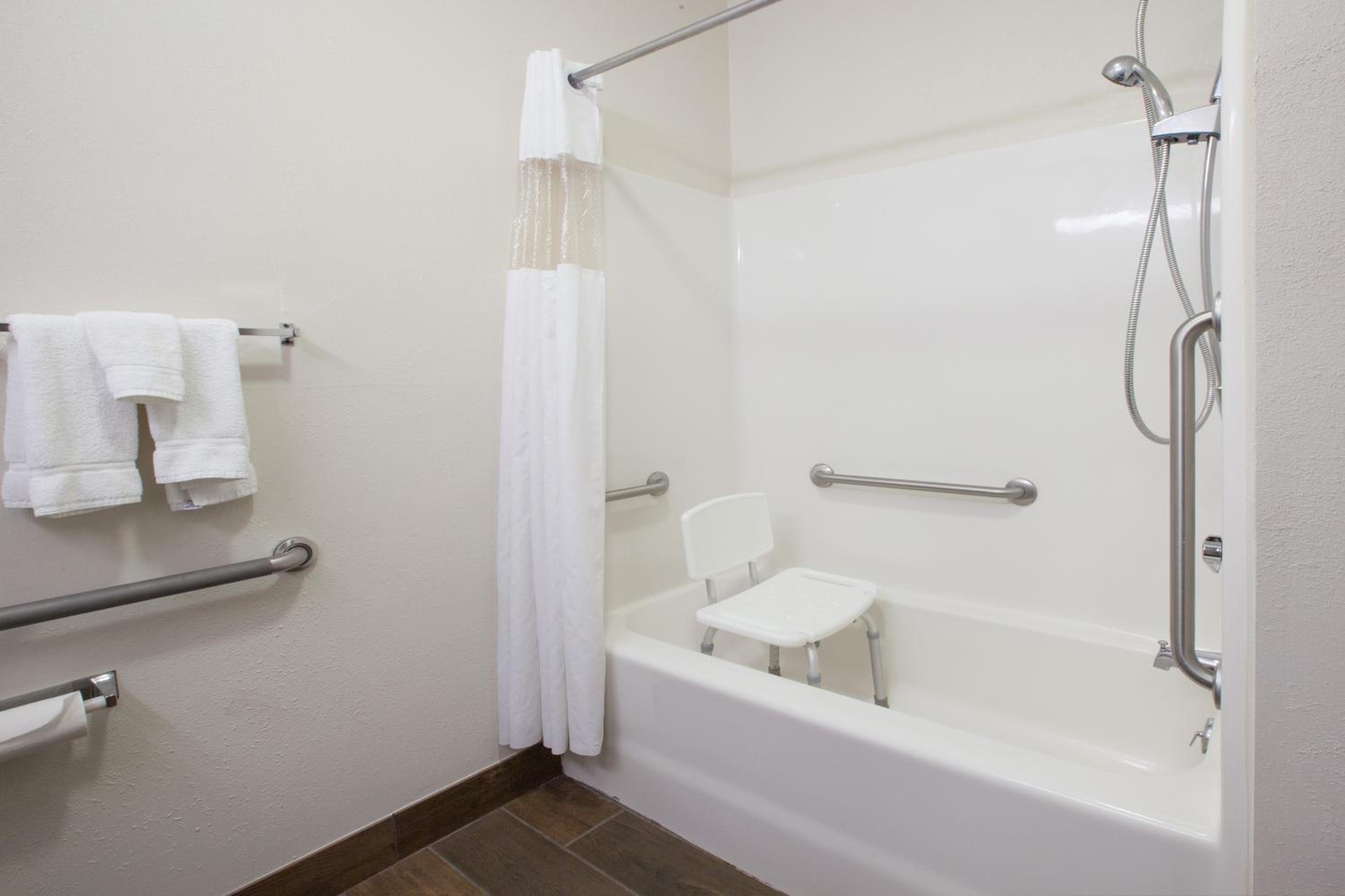 King Room - Disability Access/Non-Smoking photo 3