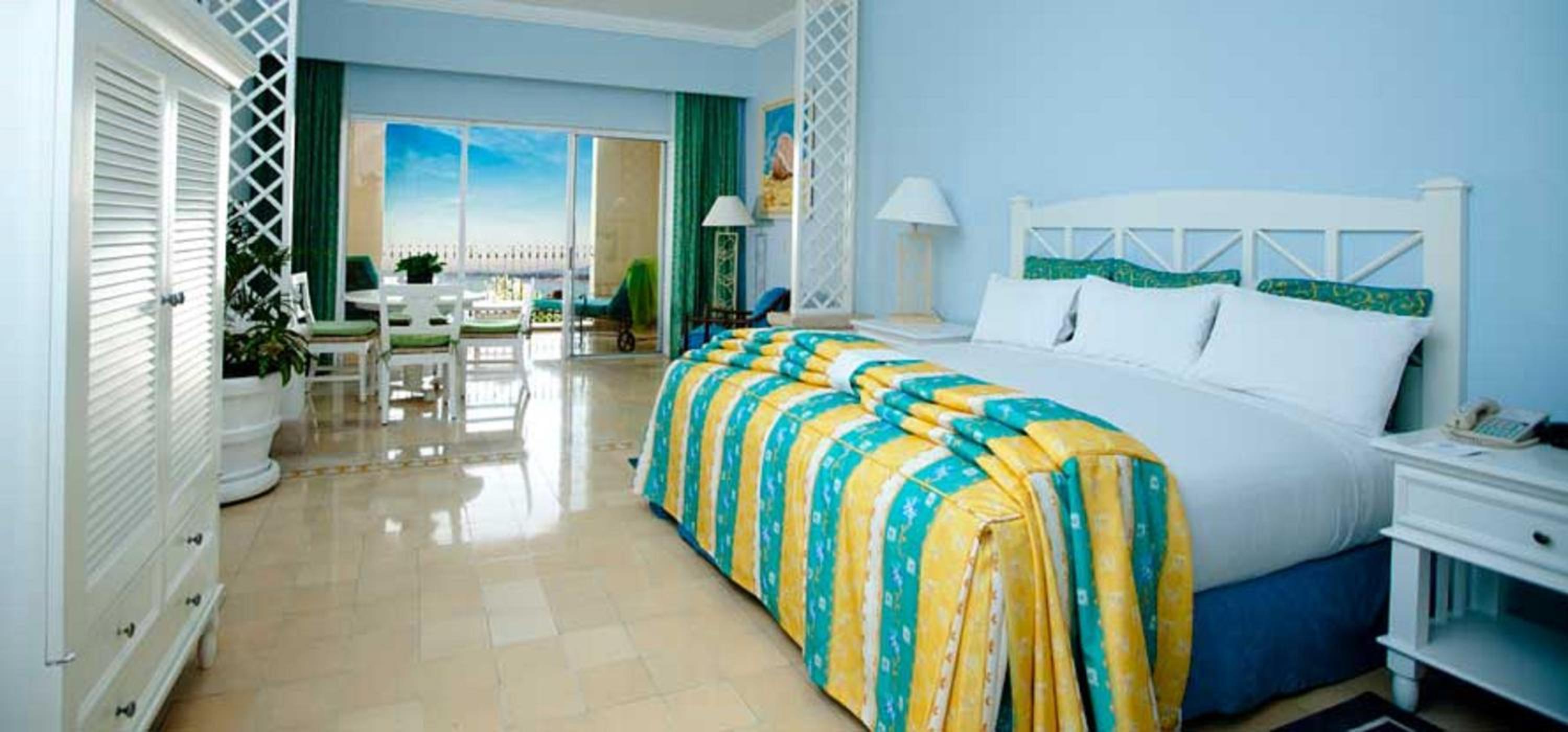 Junior Suite with Balcony - Photo 6