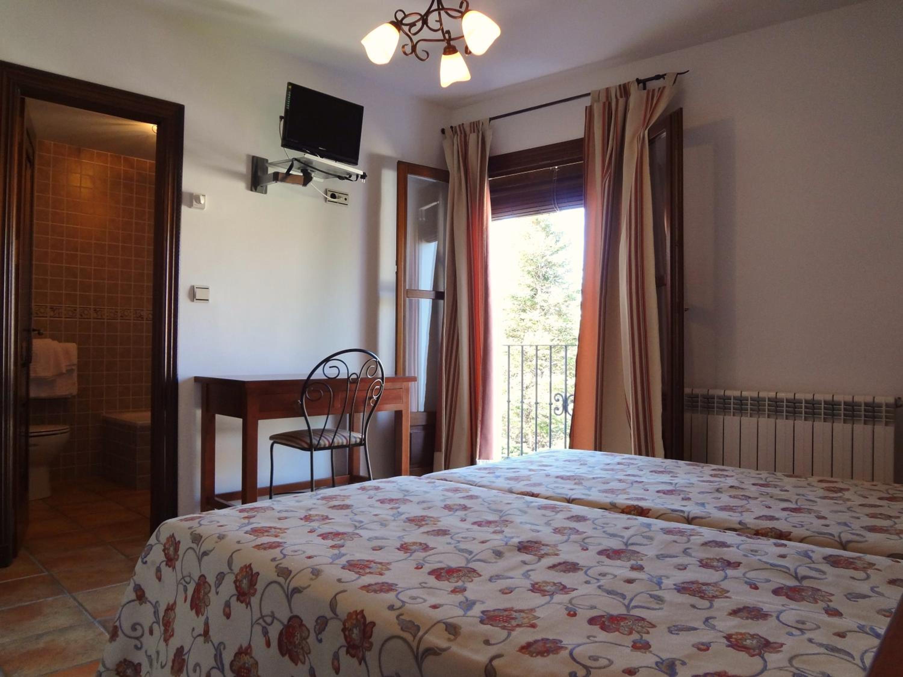 Double or Twin Room - Photo 10