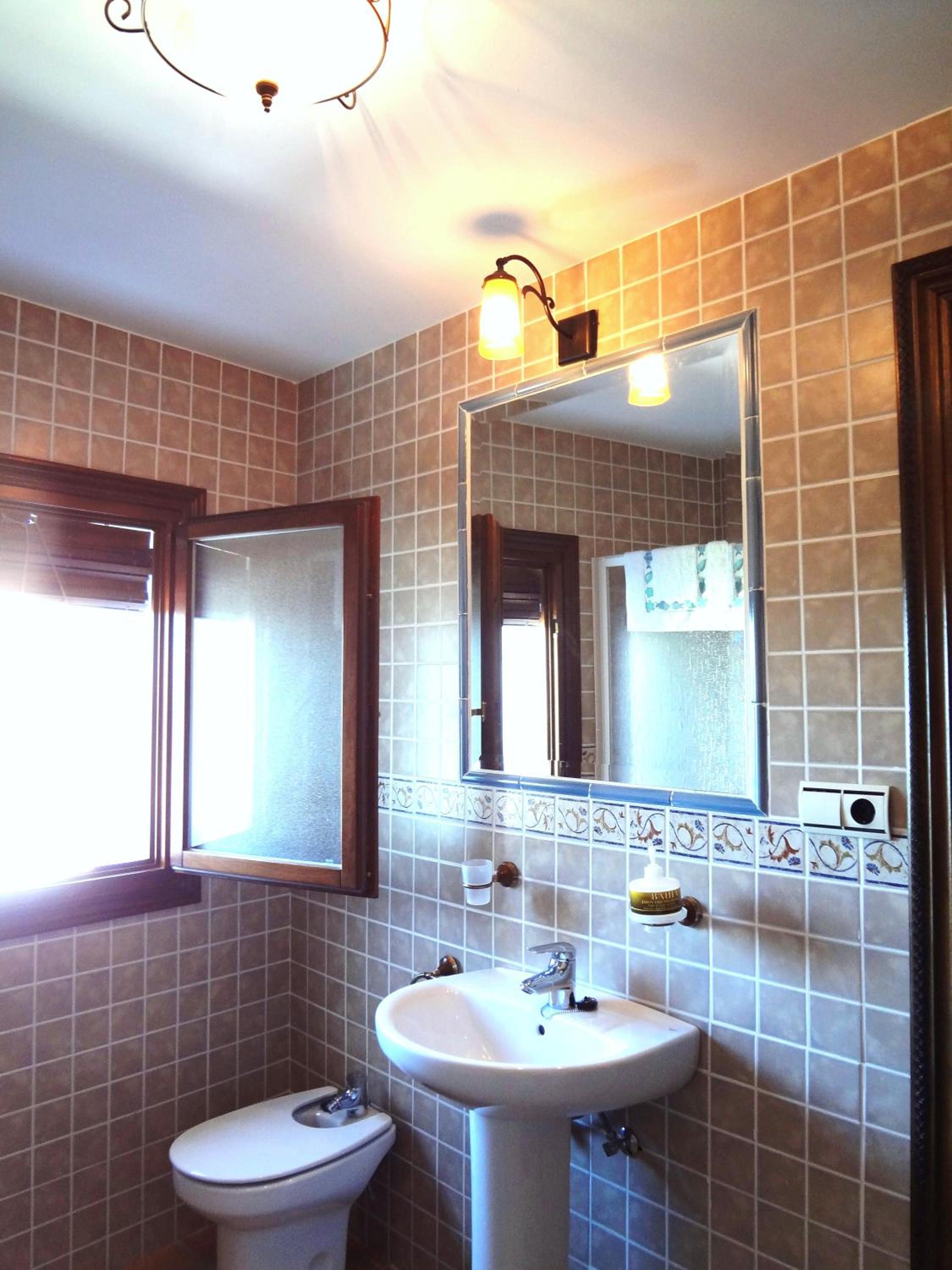 Double or Twin Room - Photo 11