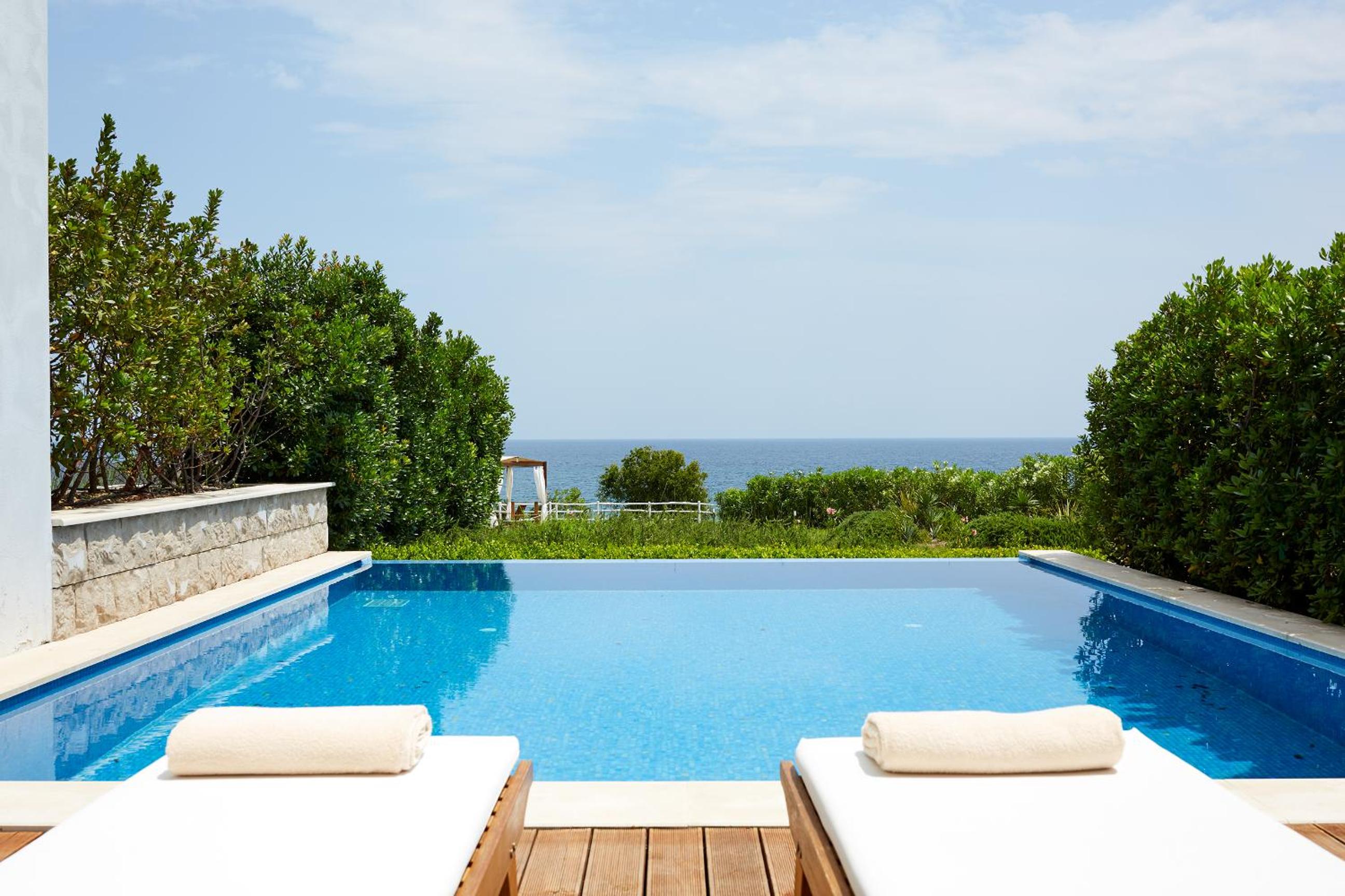 Deluxe Suite with Sea View and Private Pool