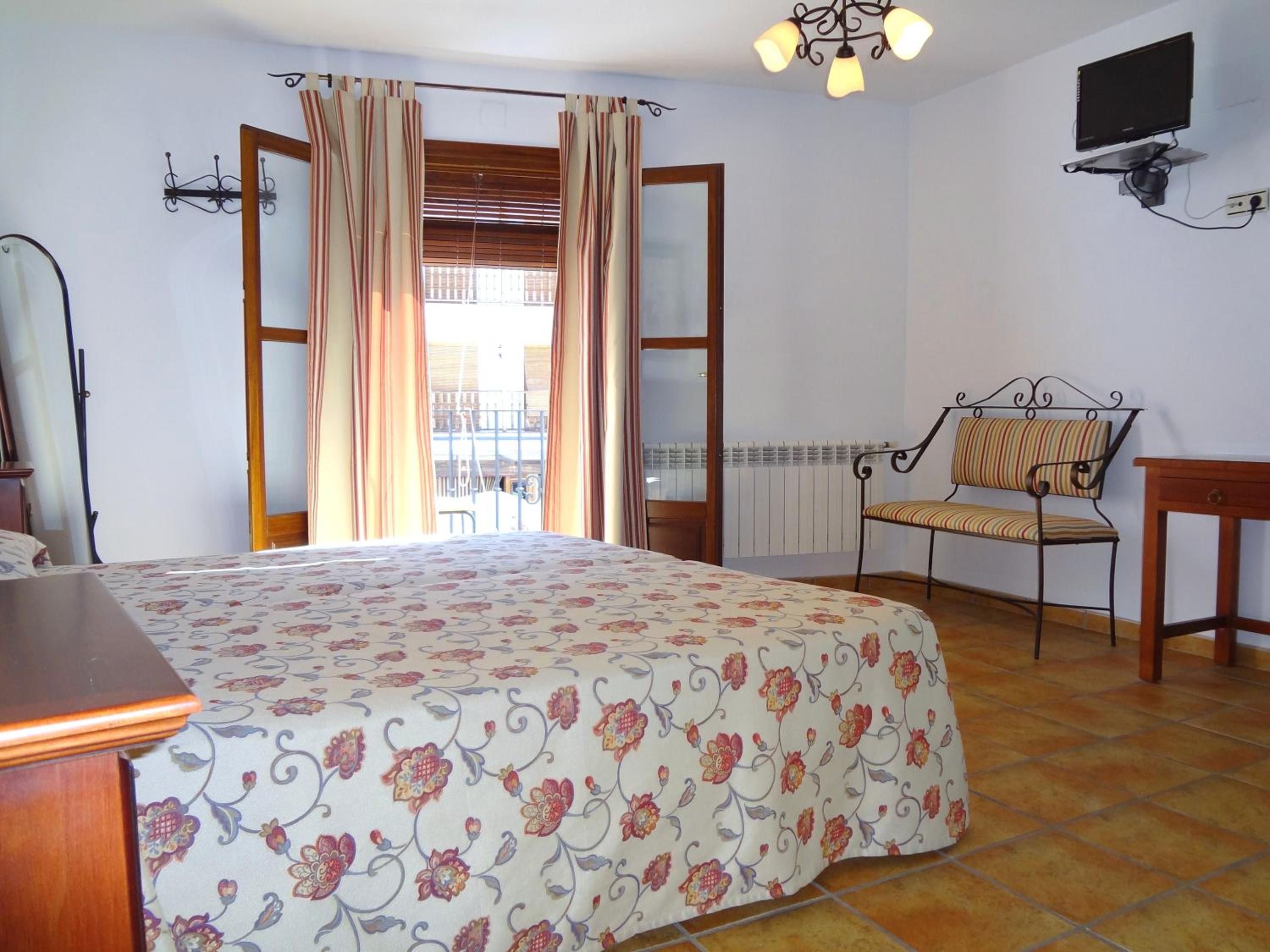 Double or Twin Room - Photo 14