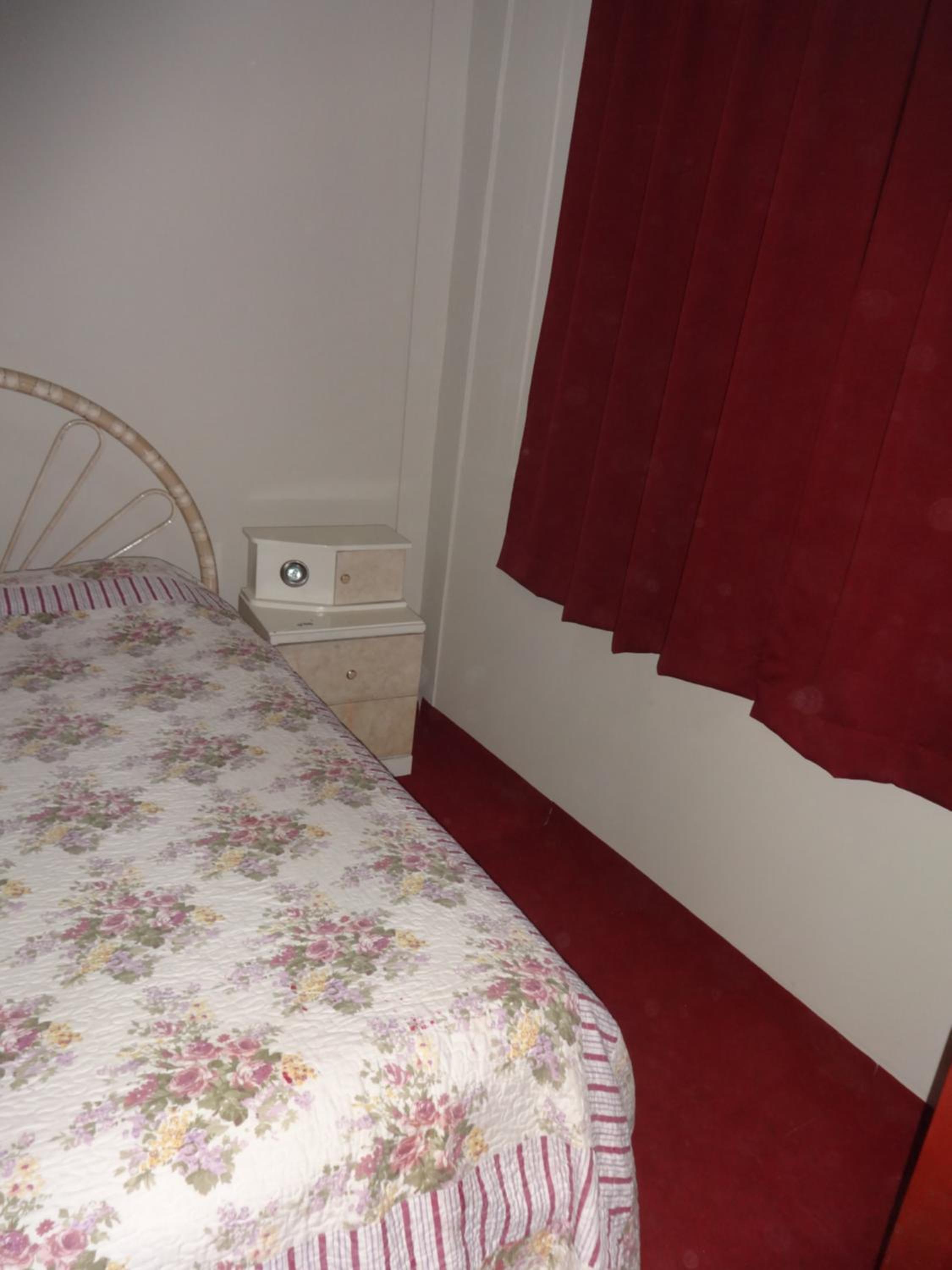 Economic Single Room with Shared Bathroom photo 2