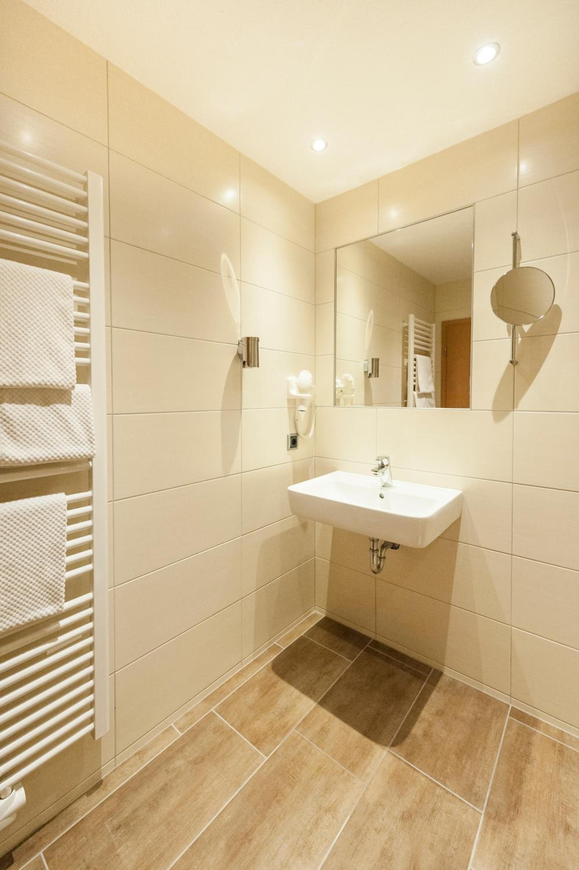 Double Room - Photo 10