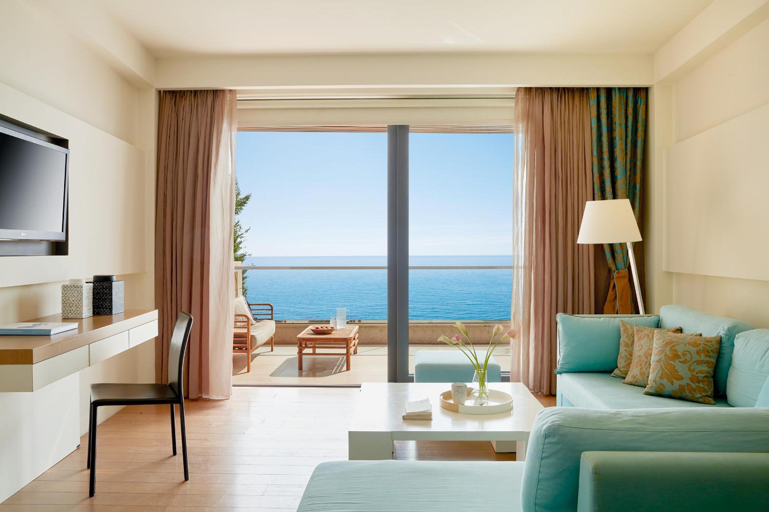Deluxe Suite with Sea View and Hot Tub photo 2