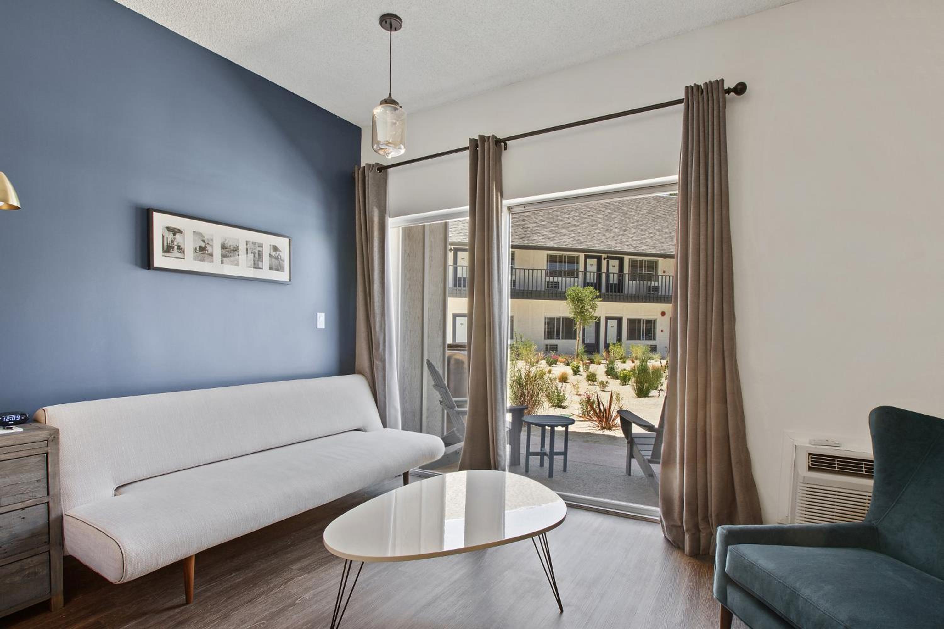 King Room with Balcony/Patio photo 1