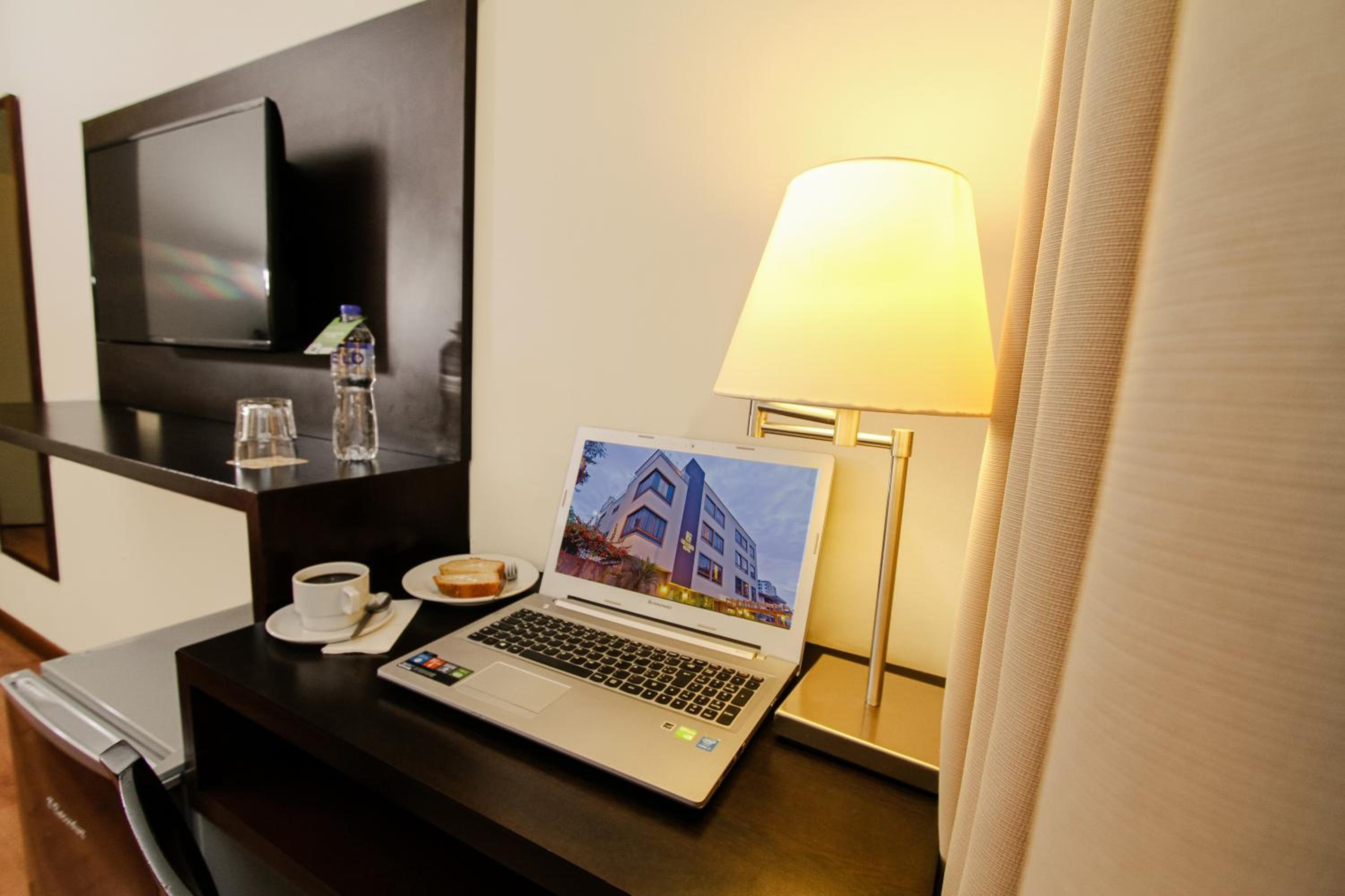 Twin Room - Photo 2