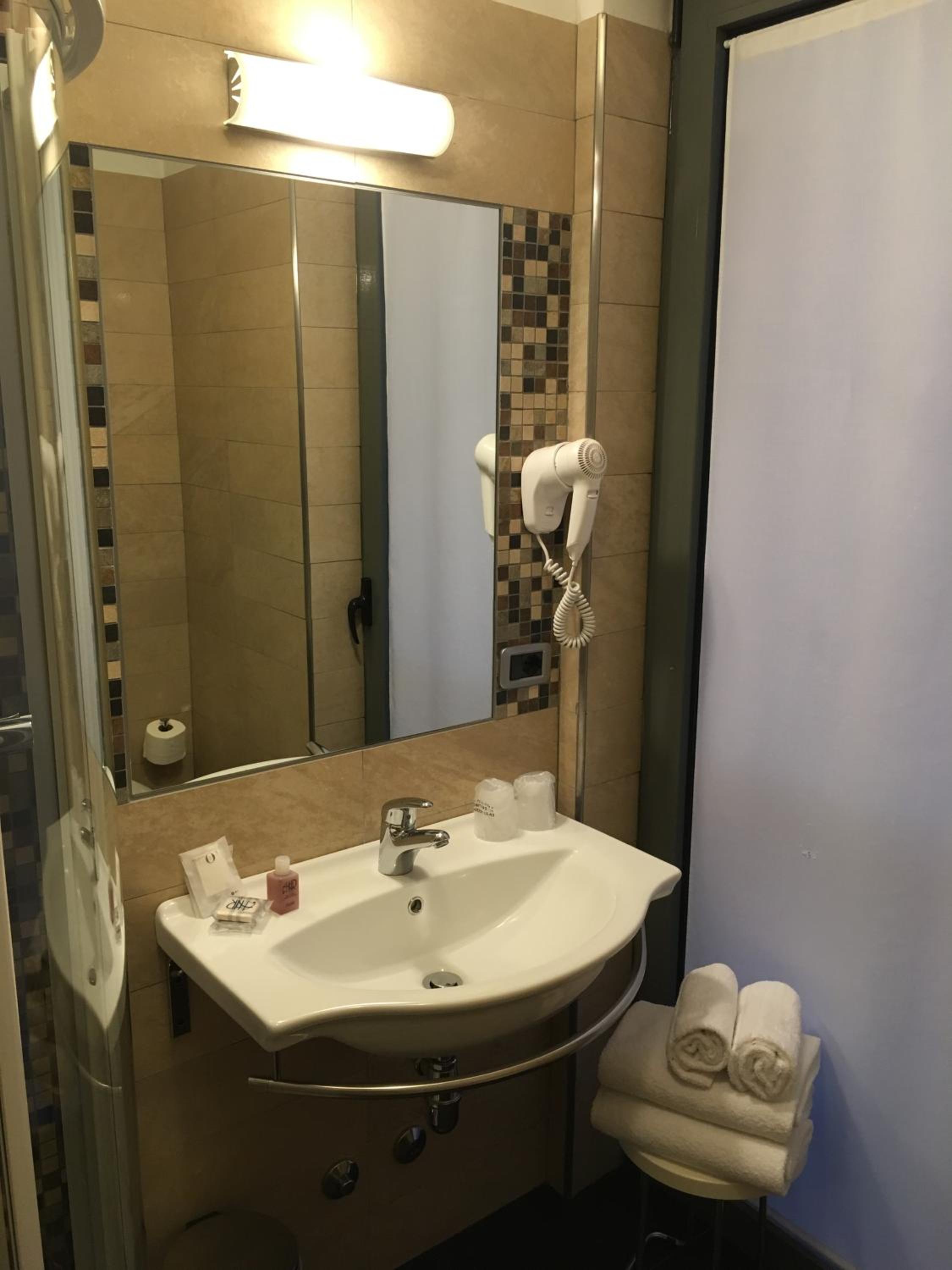 Standard Double or Twin Room with Balcony photo 3