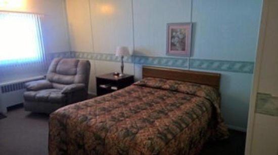 Queen Room photo 2