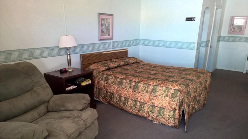 Queen Room photo 1
