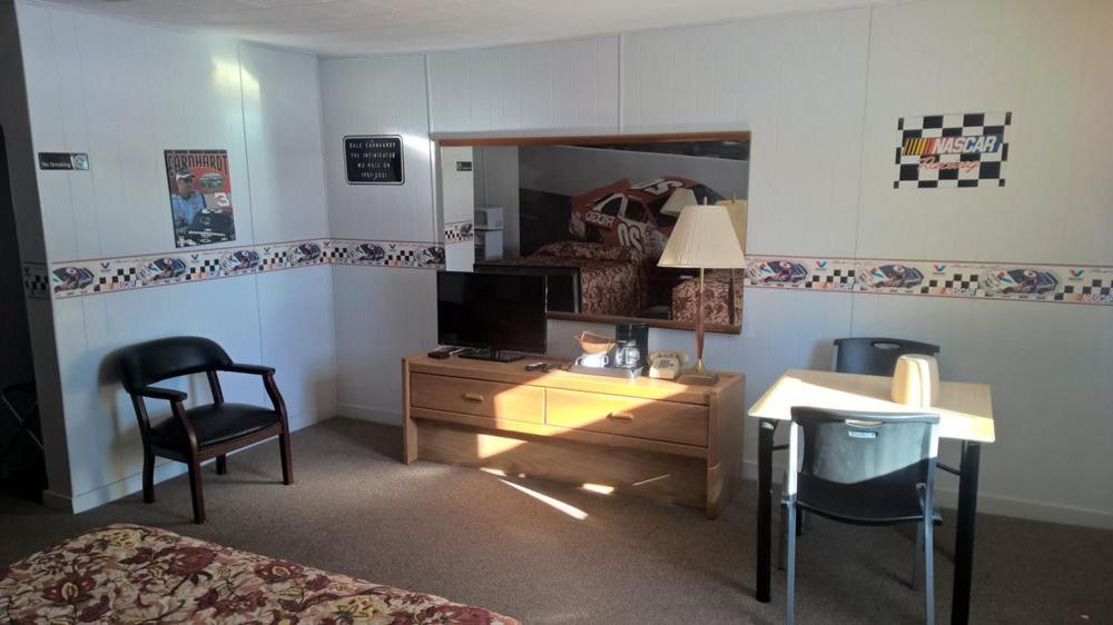 Budget Double Room photo 3