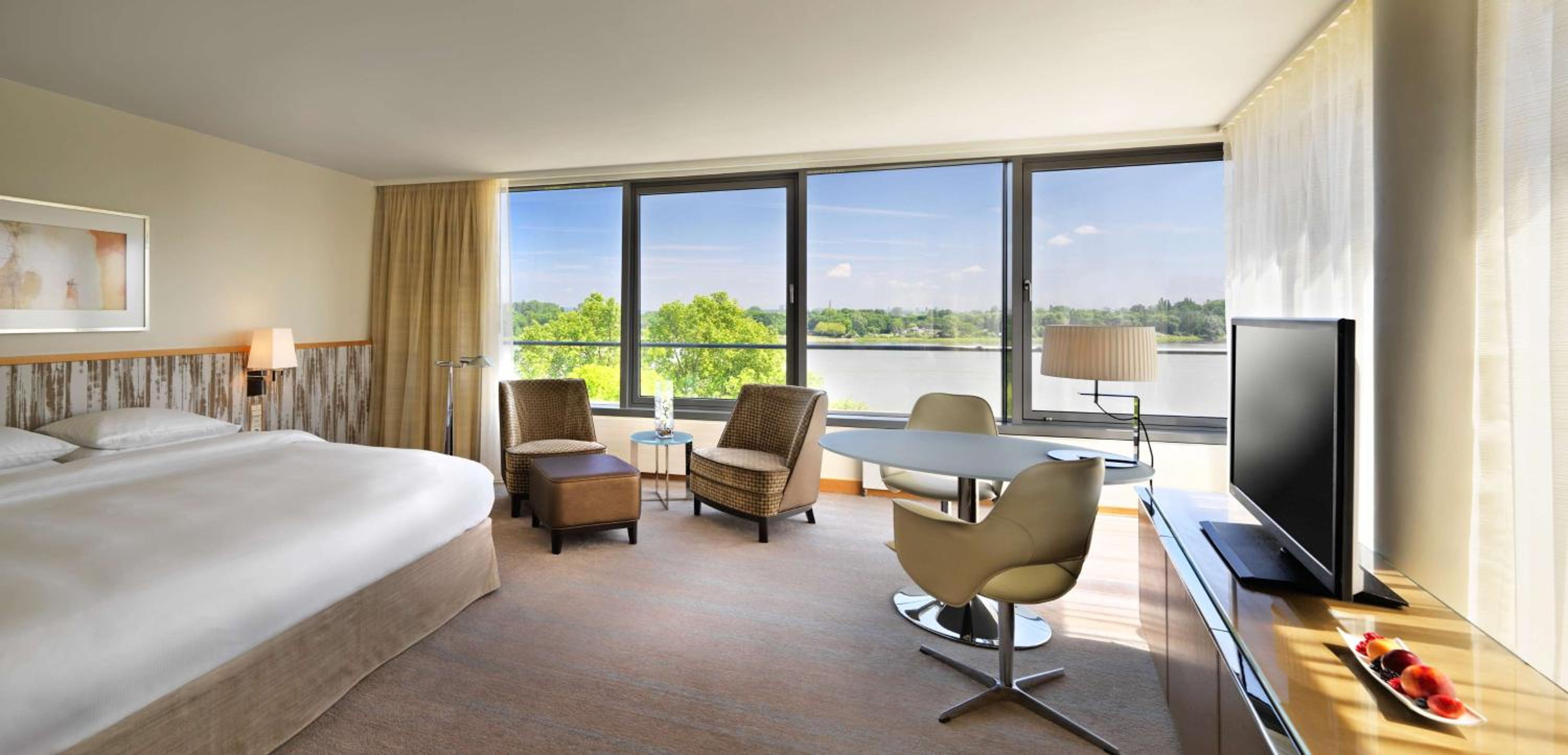 Deluxe King Room - Club Access