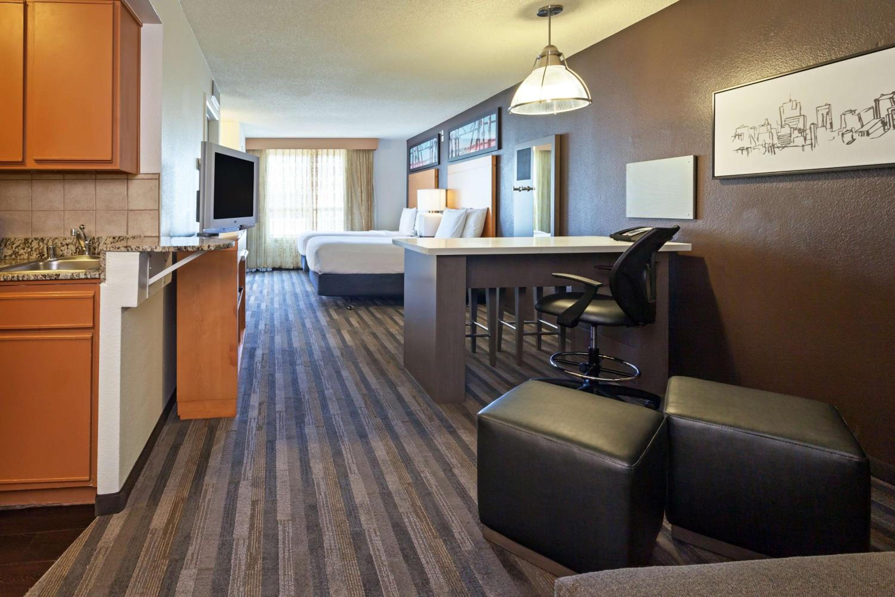 Executive Studio Suite with Two Double Beds - Photo 3