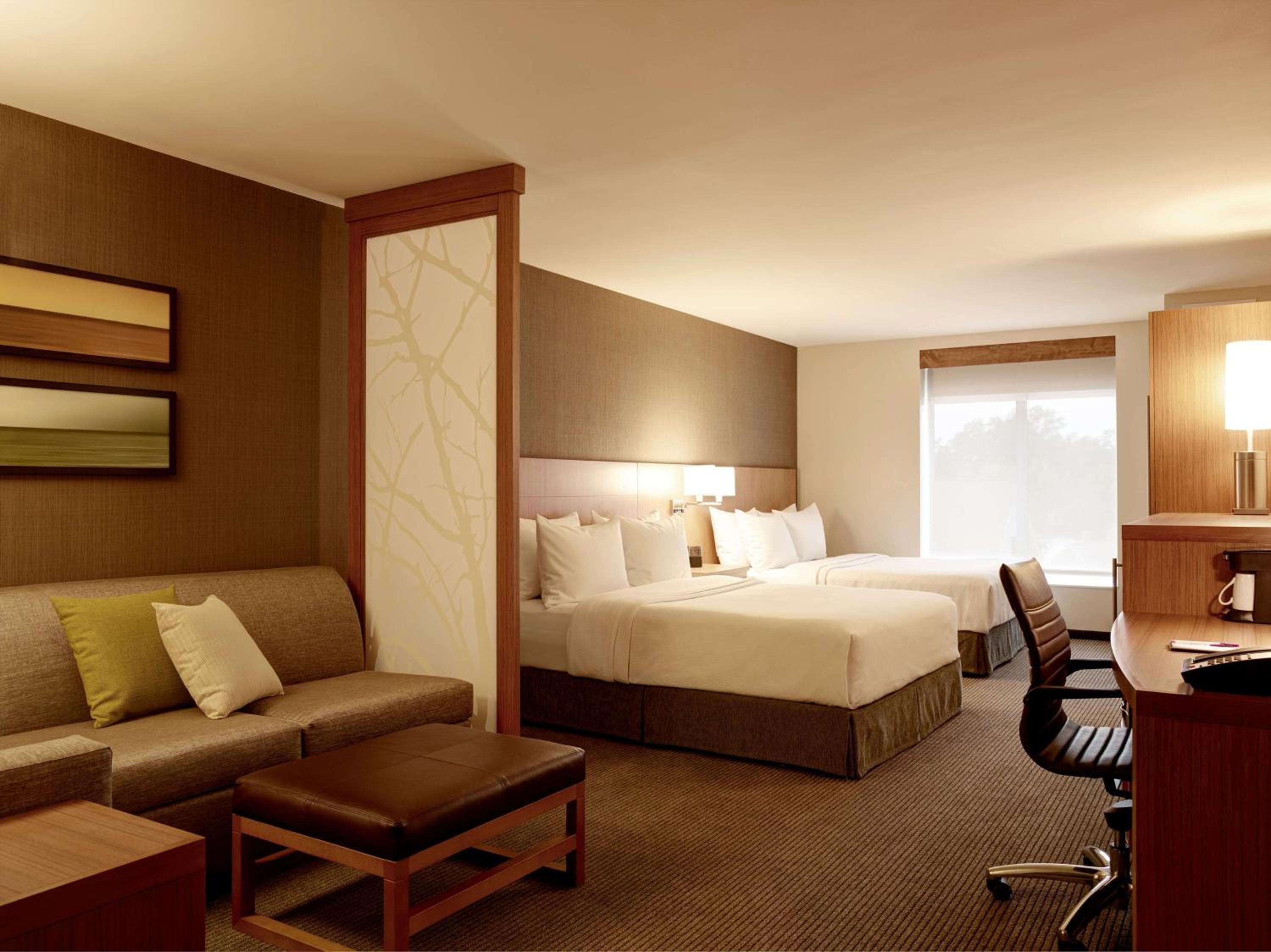 Queen Room with Two Queen Beds, Sofa Bed and Accessible Tub