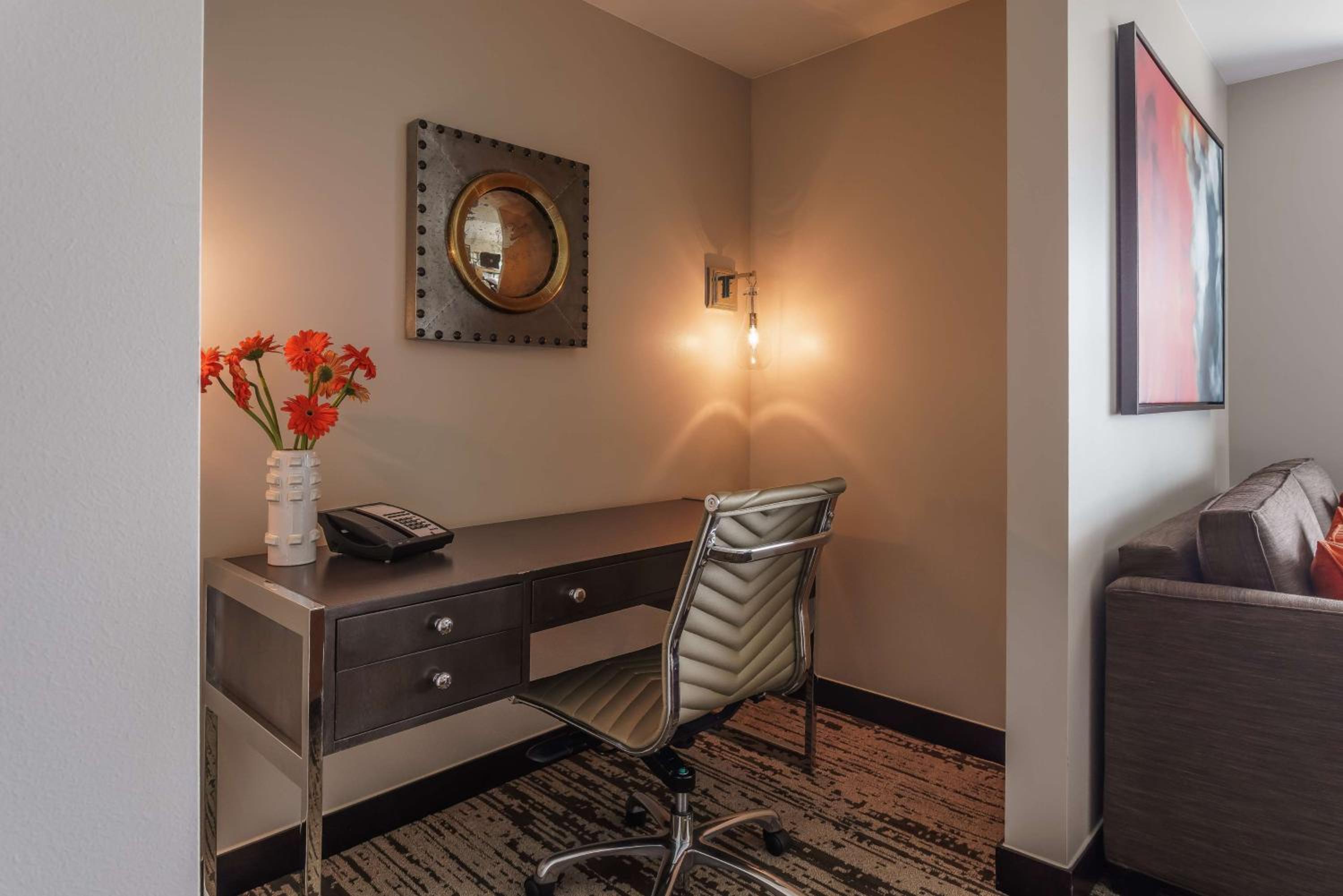 Deluxe King Room photo 2
