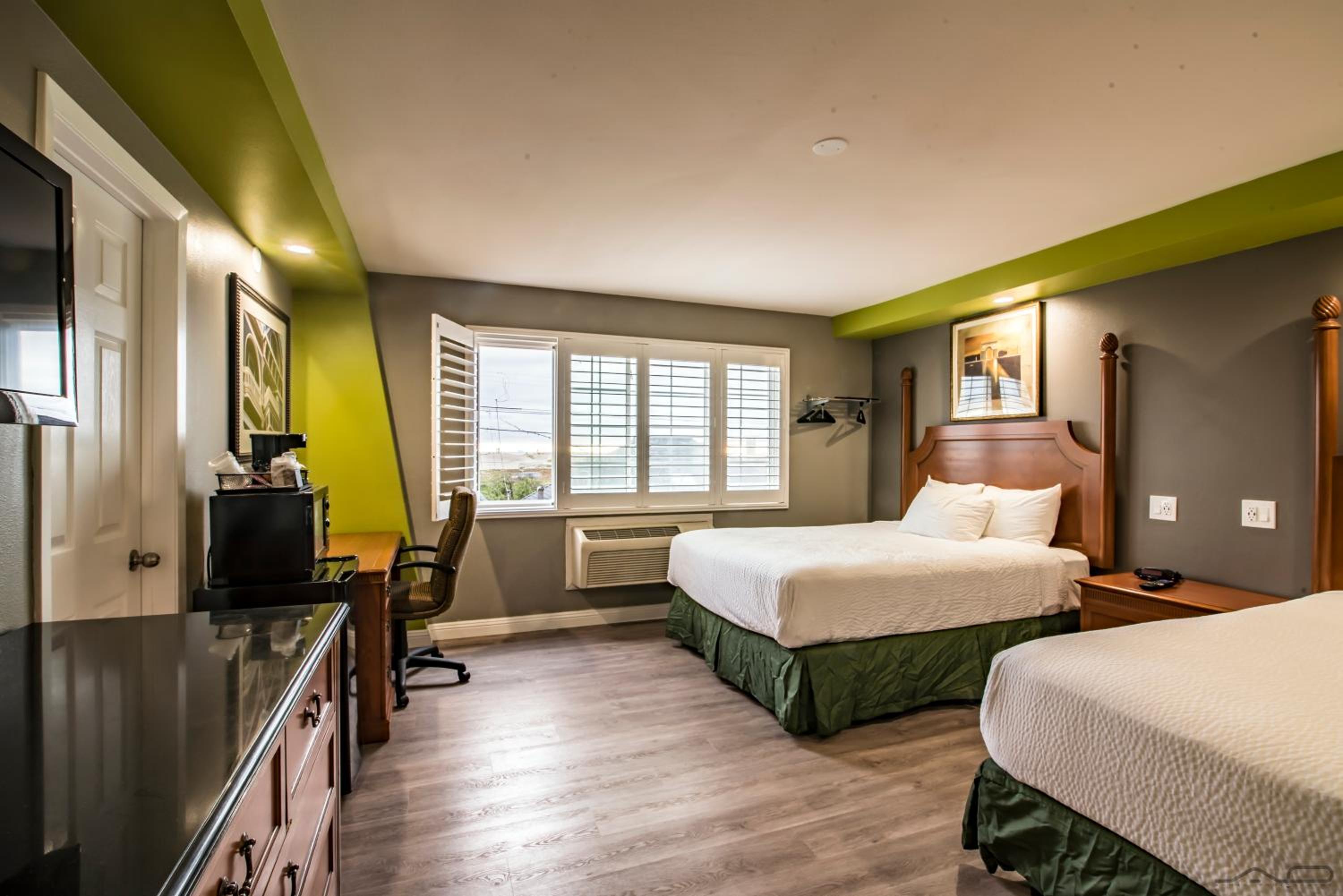 Queen Room with Two Queen Beds - Photo 1