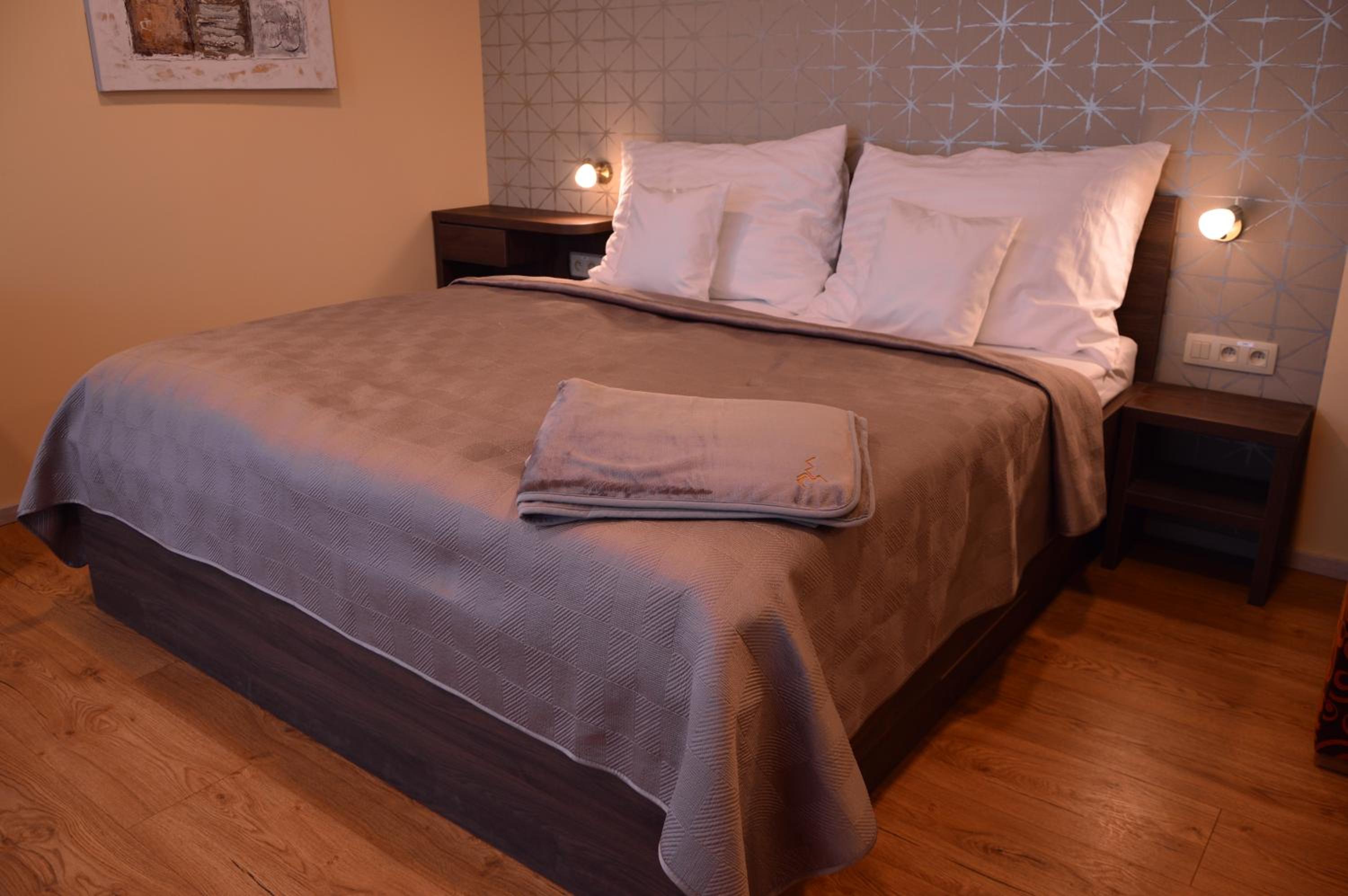 Studio Apartment - Photo 16
