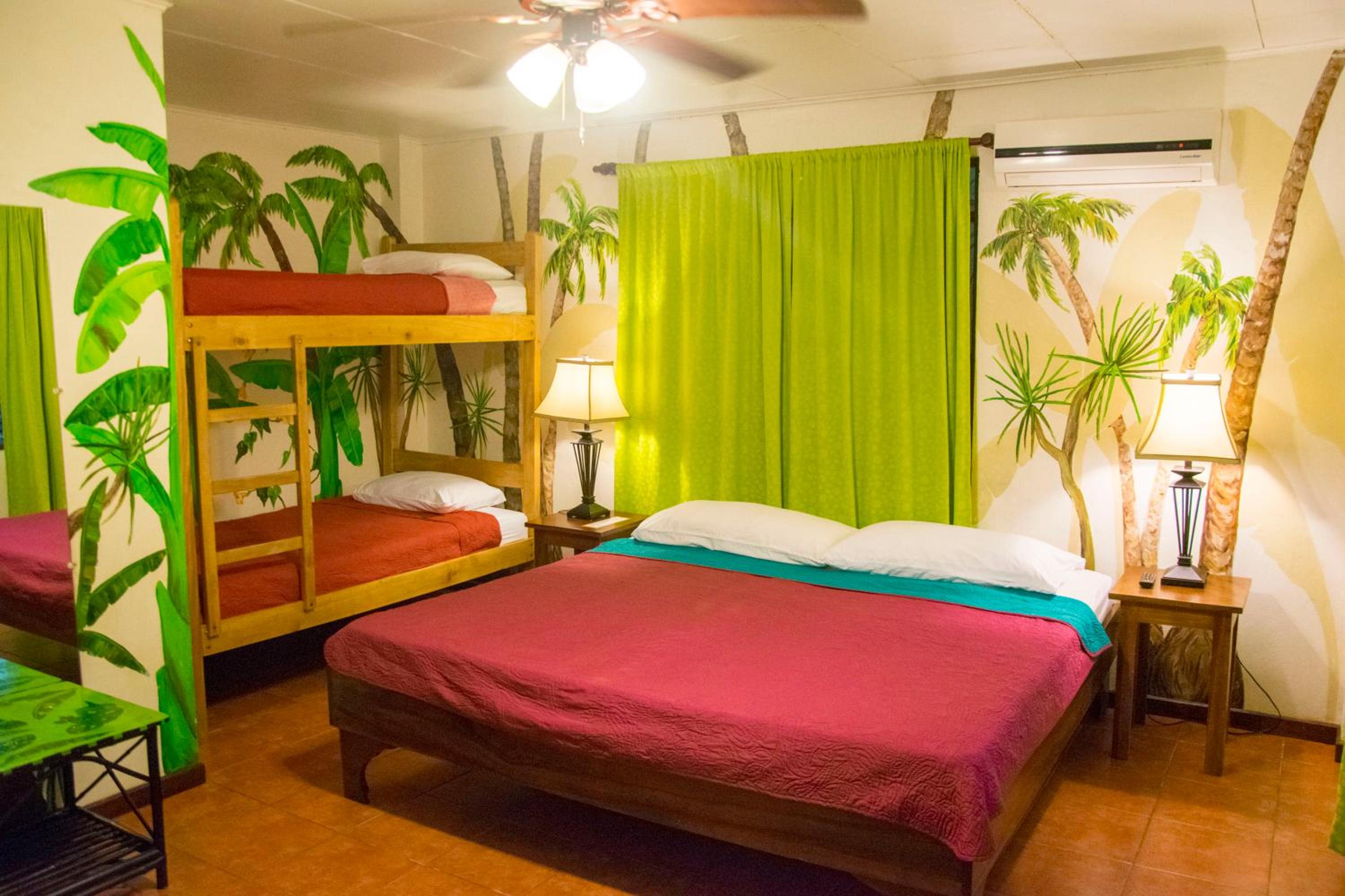King Room with Bunk Bed photo 2