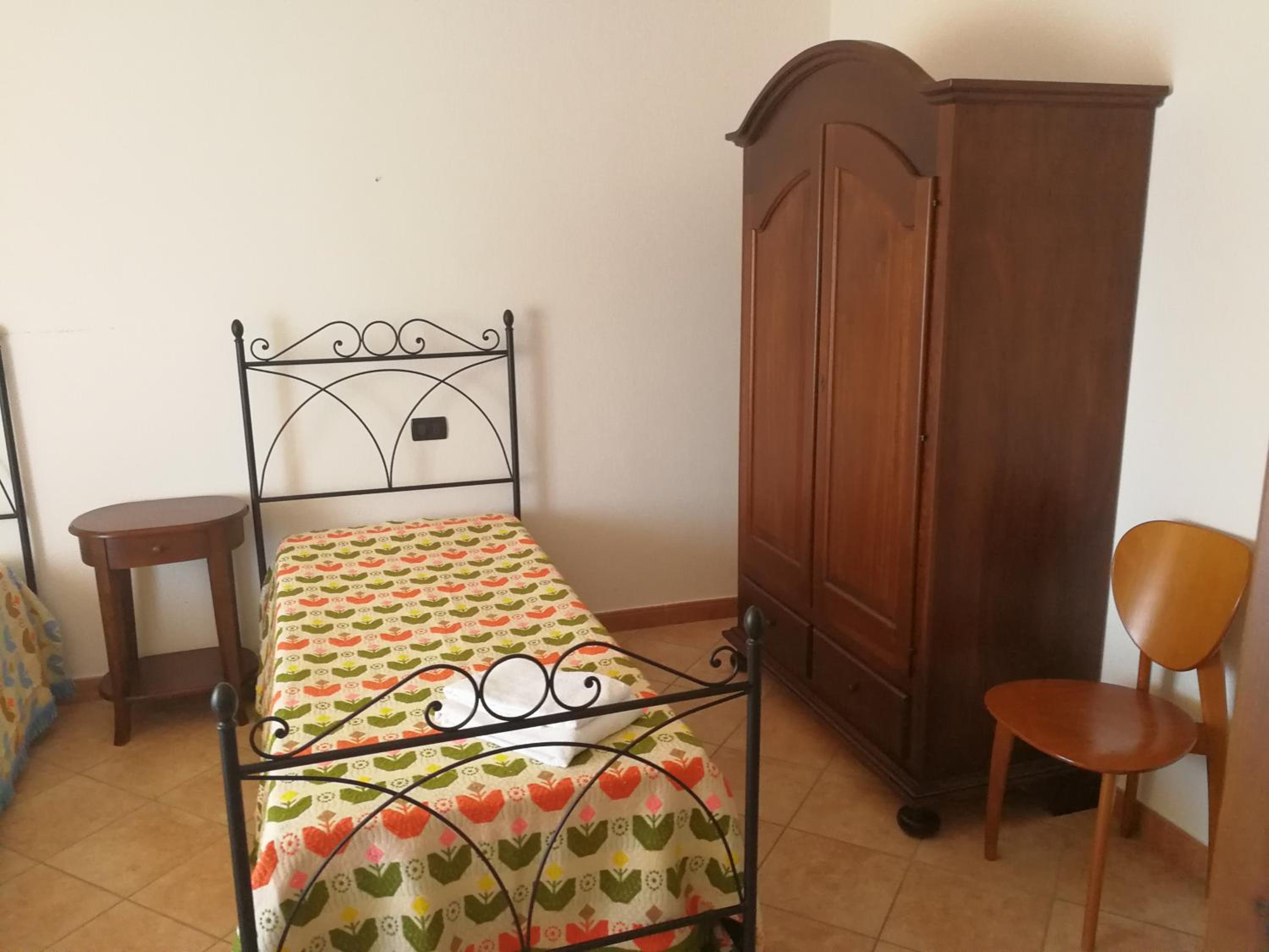 Standard King Room - Photo 3