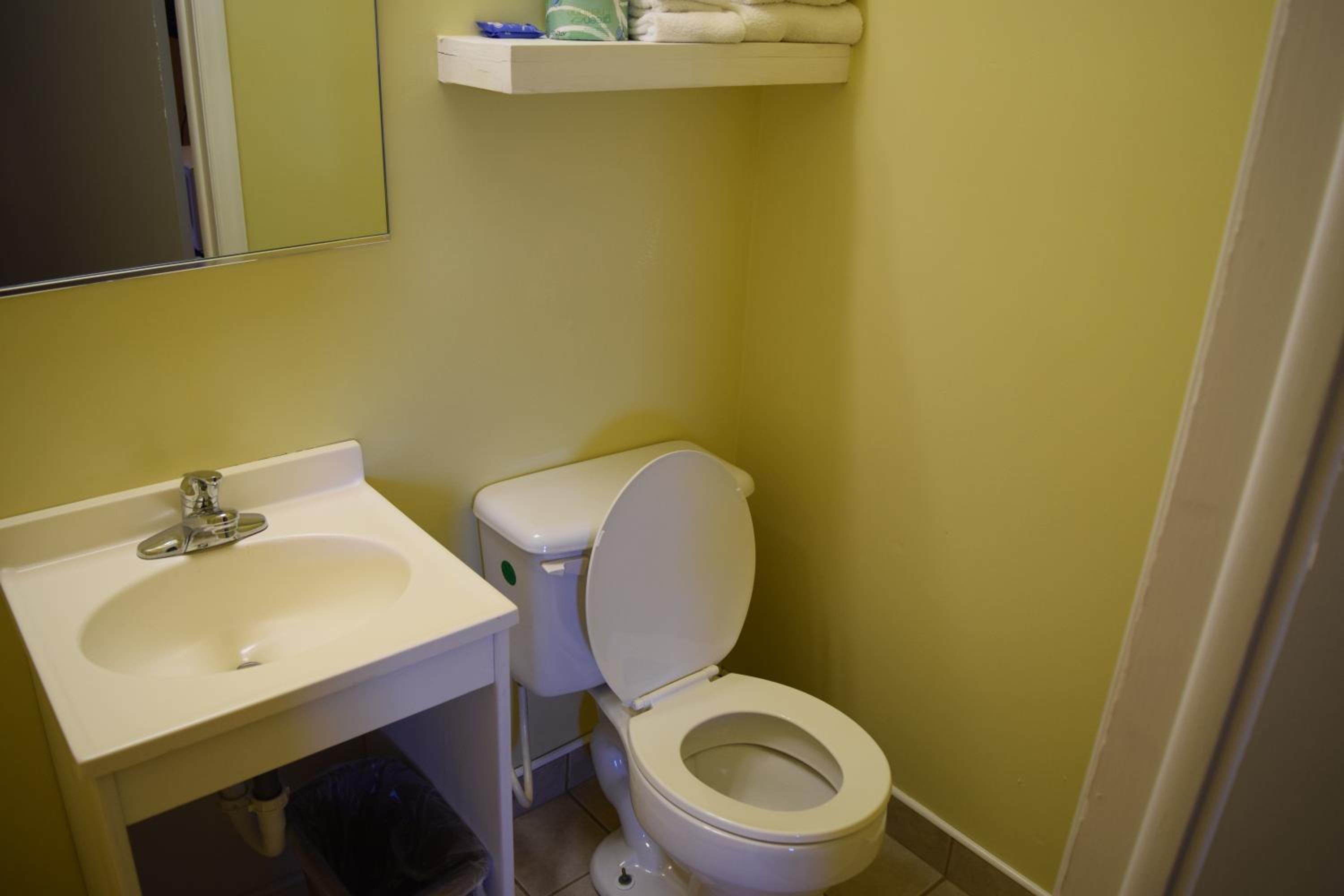 Queen Room - Photo 20