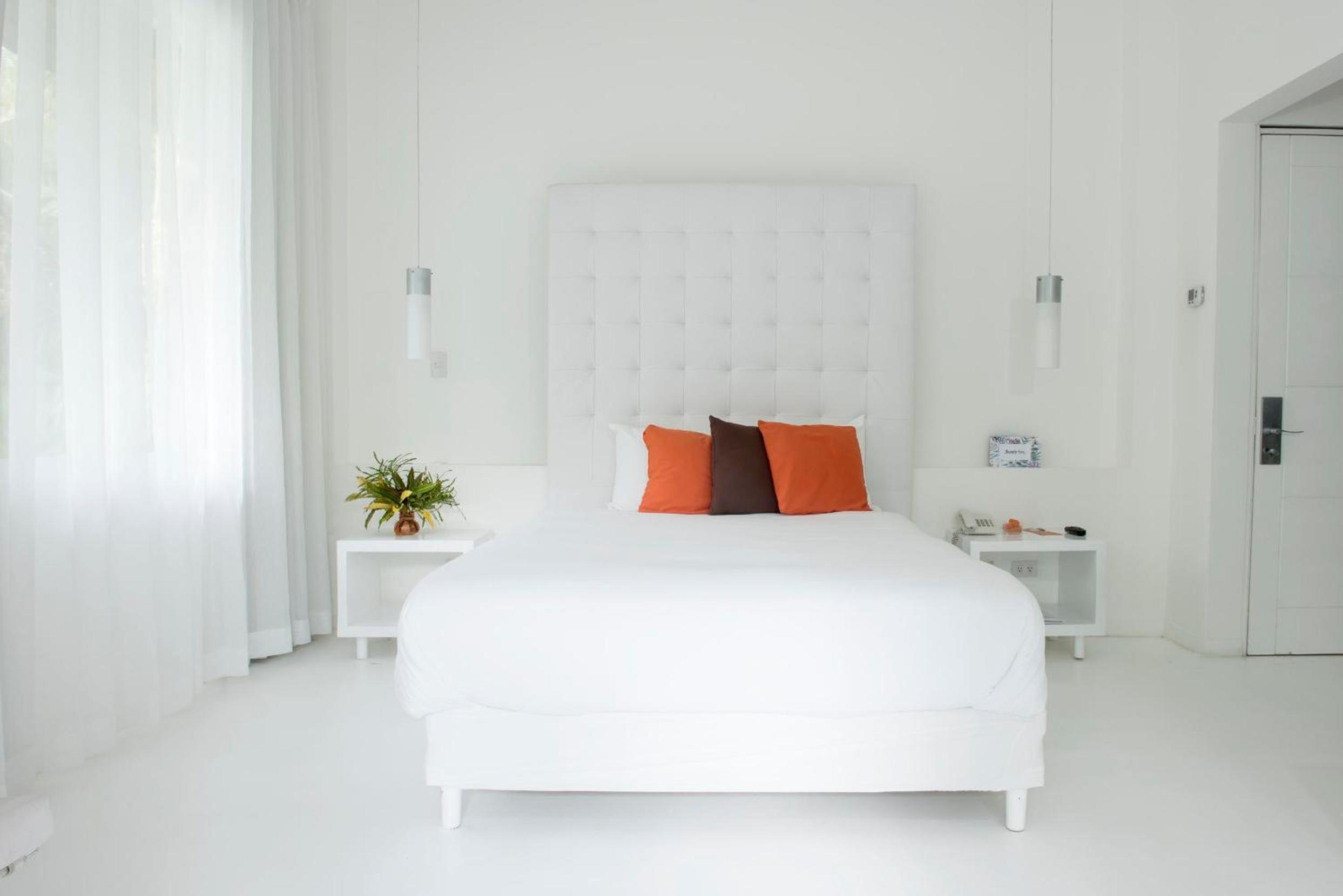 Deluxe Room King Bed - Photo 5