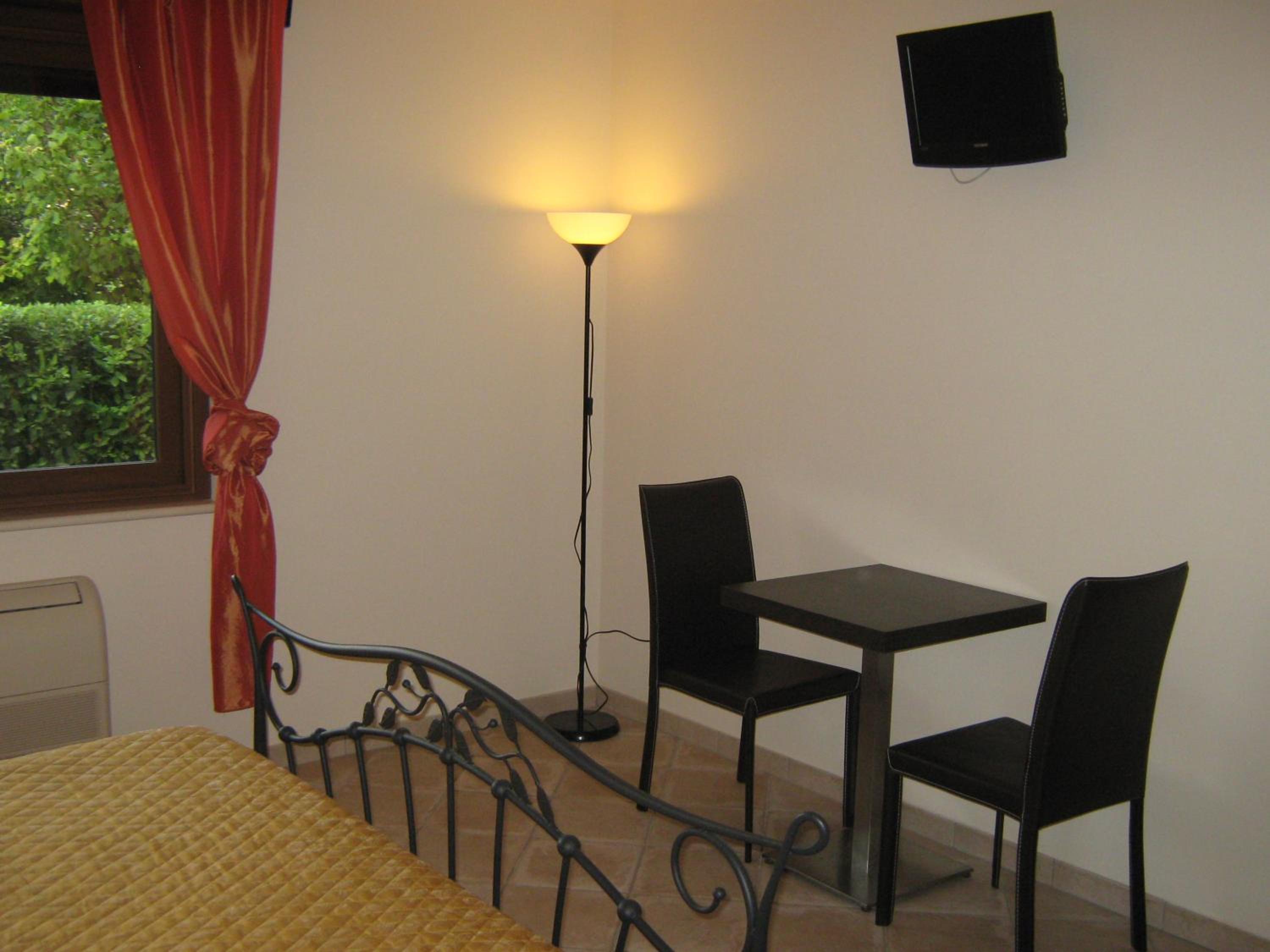 Double Room - Photo 3