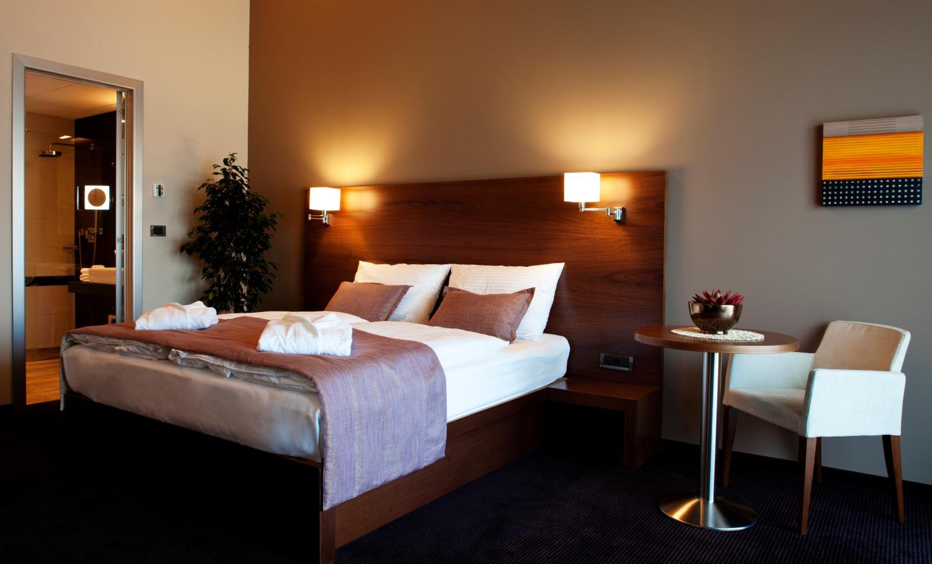 One-Bedroom Suite (2 Adults) with Aquapark Included - Photo 2