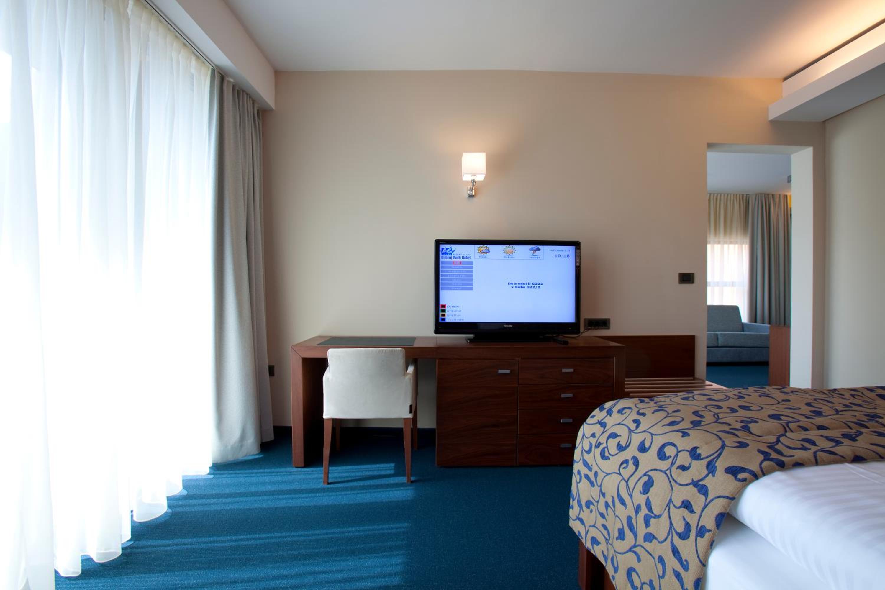 One-Bedroom Suite (2 Adults) with Aquapark Included - Photo 1