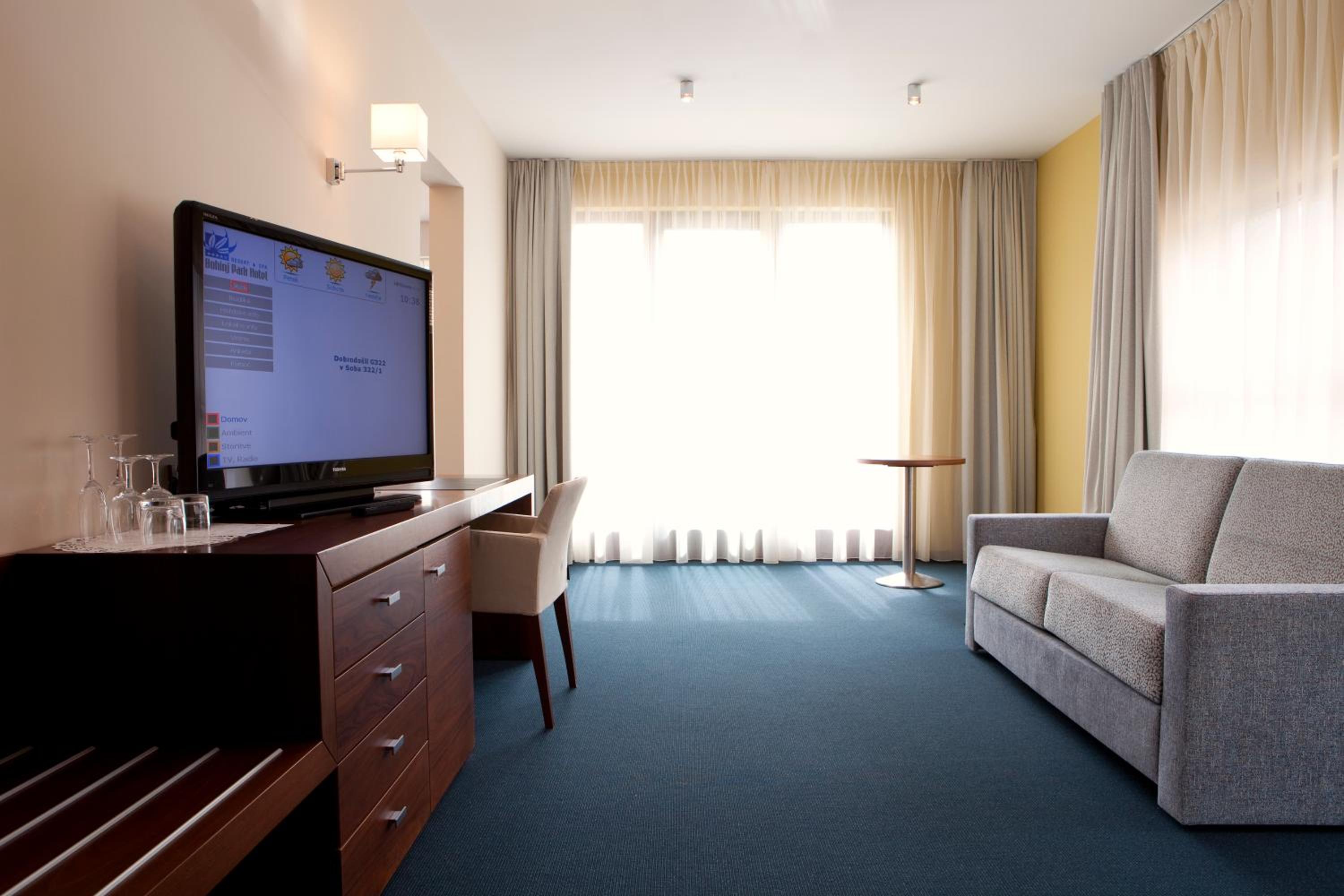 One-Bedroom Suite (2 Adults) with Aquapark Included - Photo 4