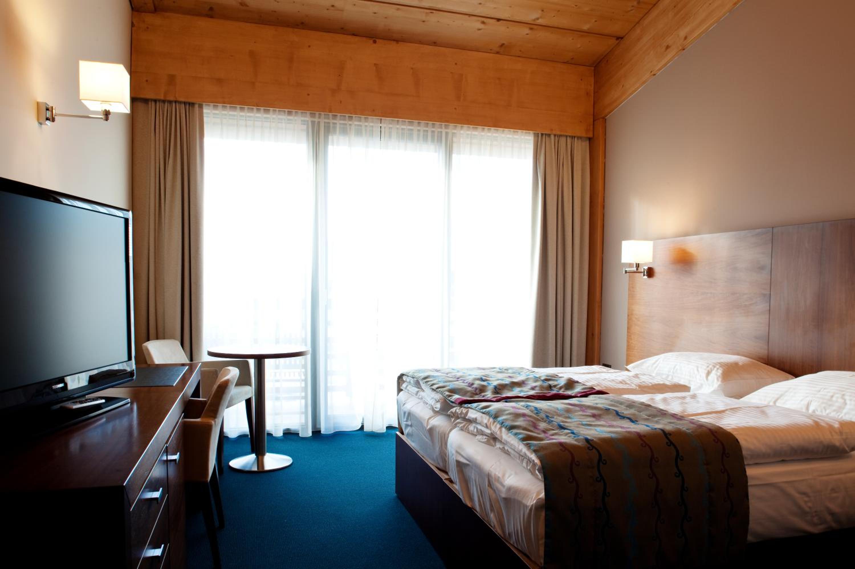 Deluxe Double or Twin Room with Balcony and Aquapark Included - Photo 3