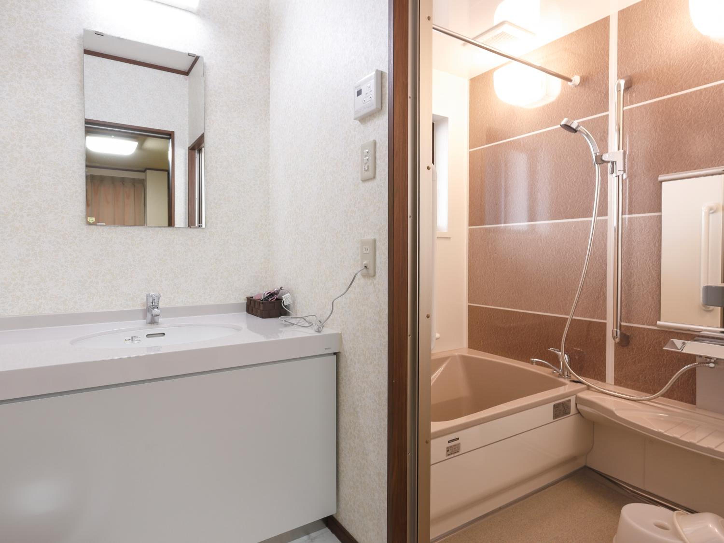 Japanese Style Quadruple Room with Private Bathroom - Photo 3