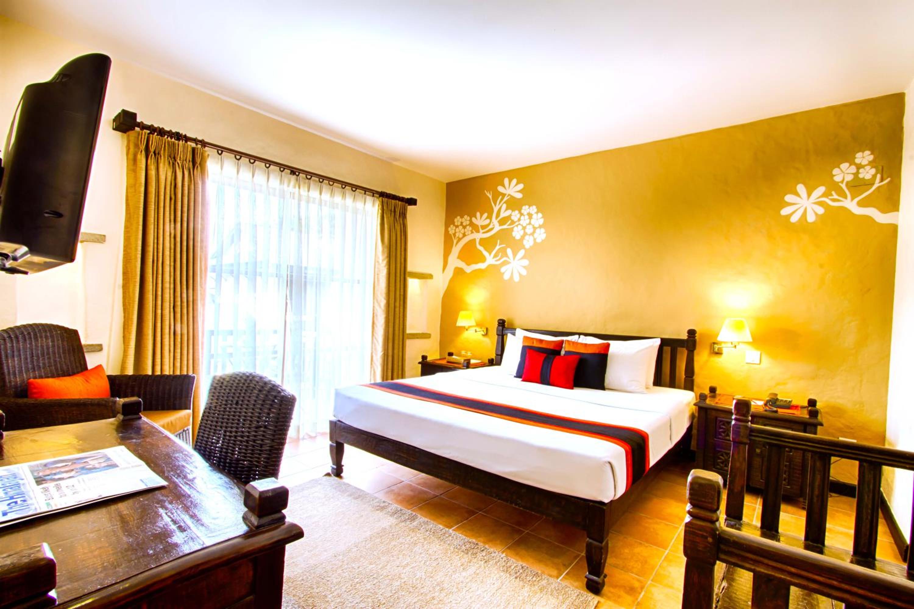 Superior Room with Balcony - Photo 12