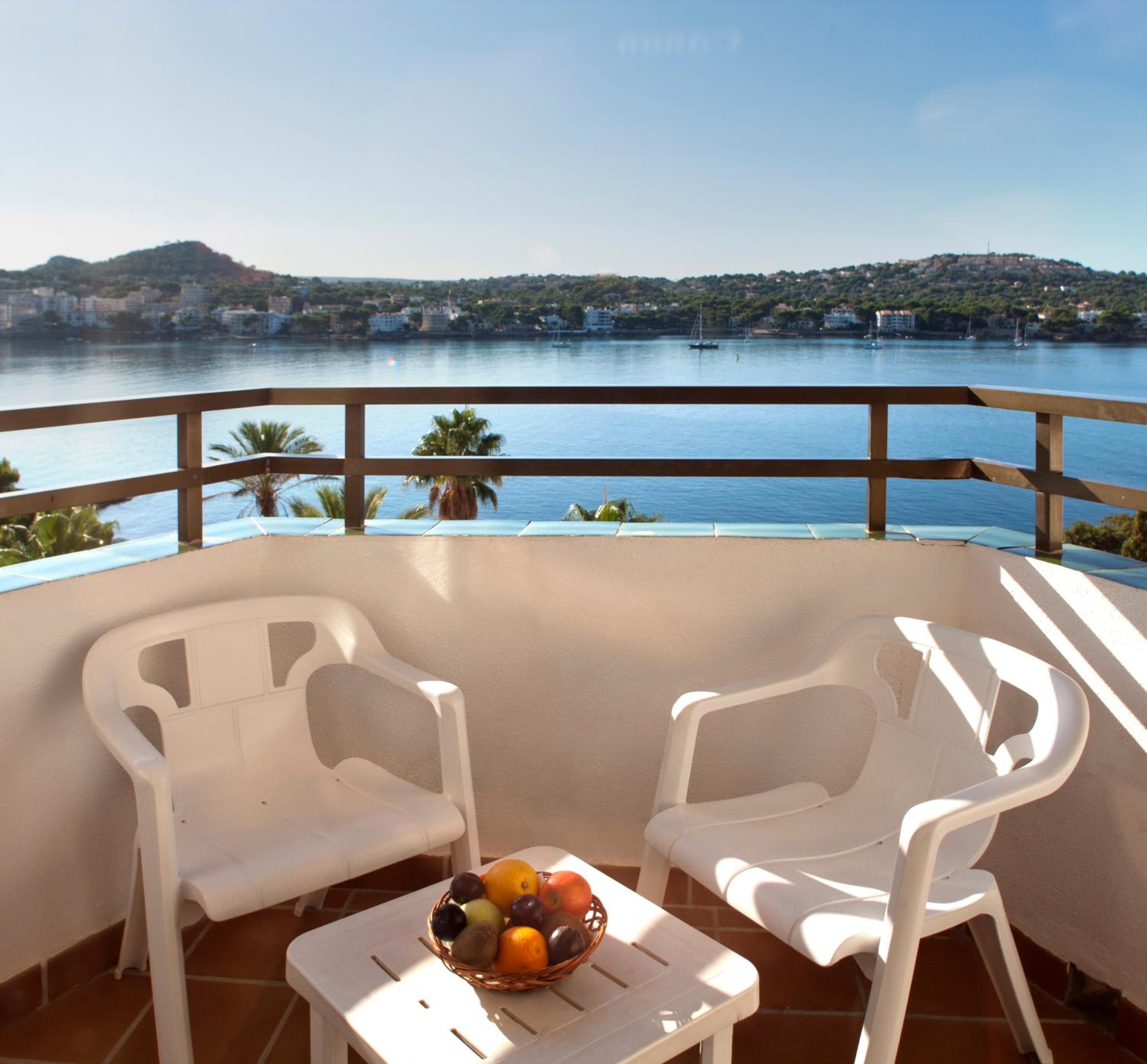 One-Bedroom Apartment with Sea View photo 2