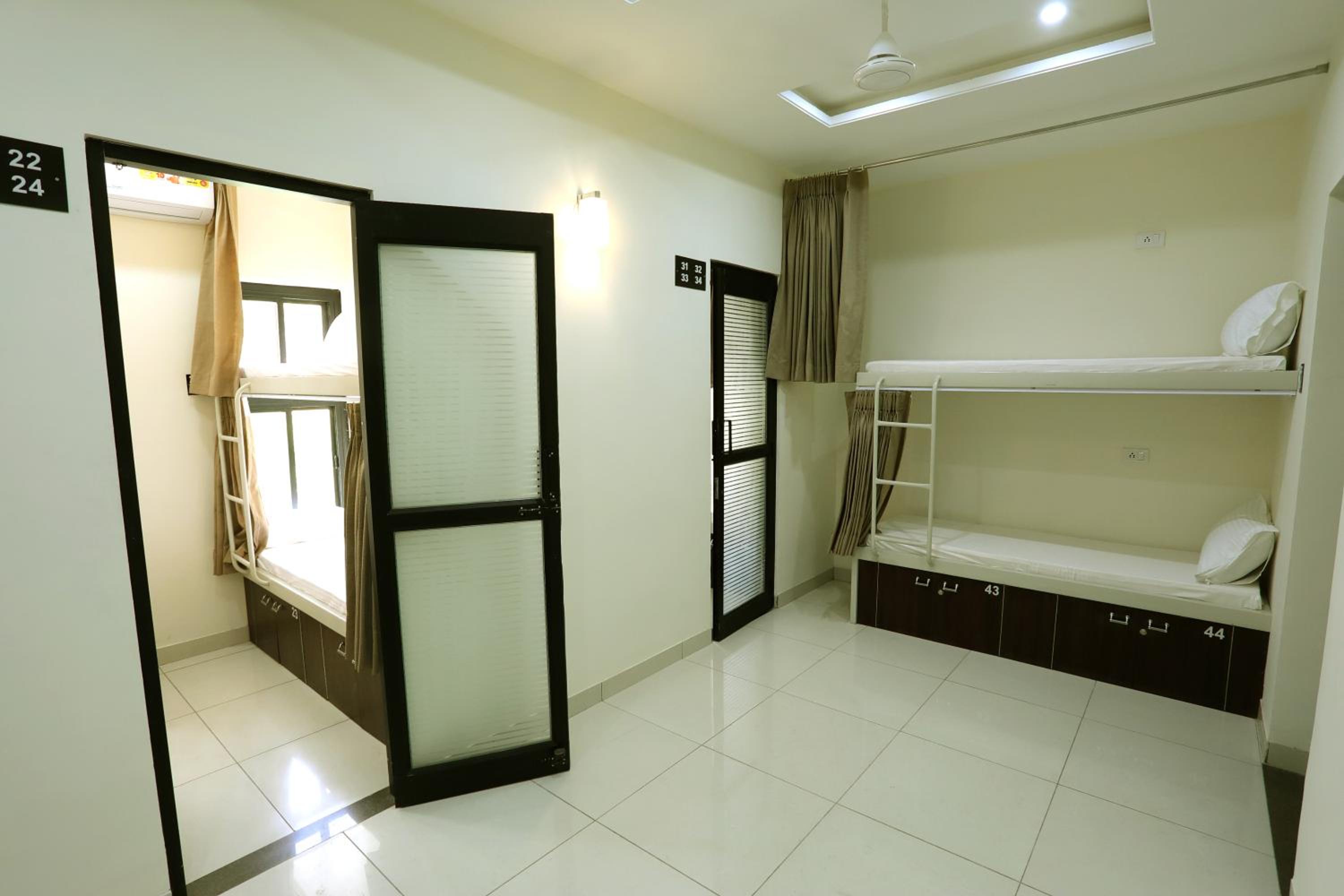 Bed in 4-Bed Mixed Dormitory Room photo 3