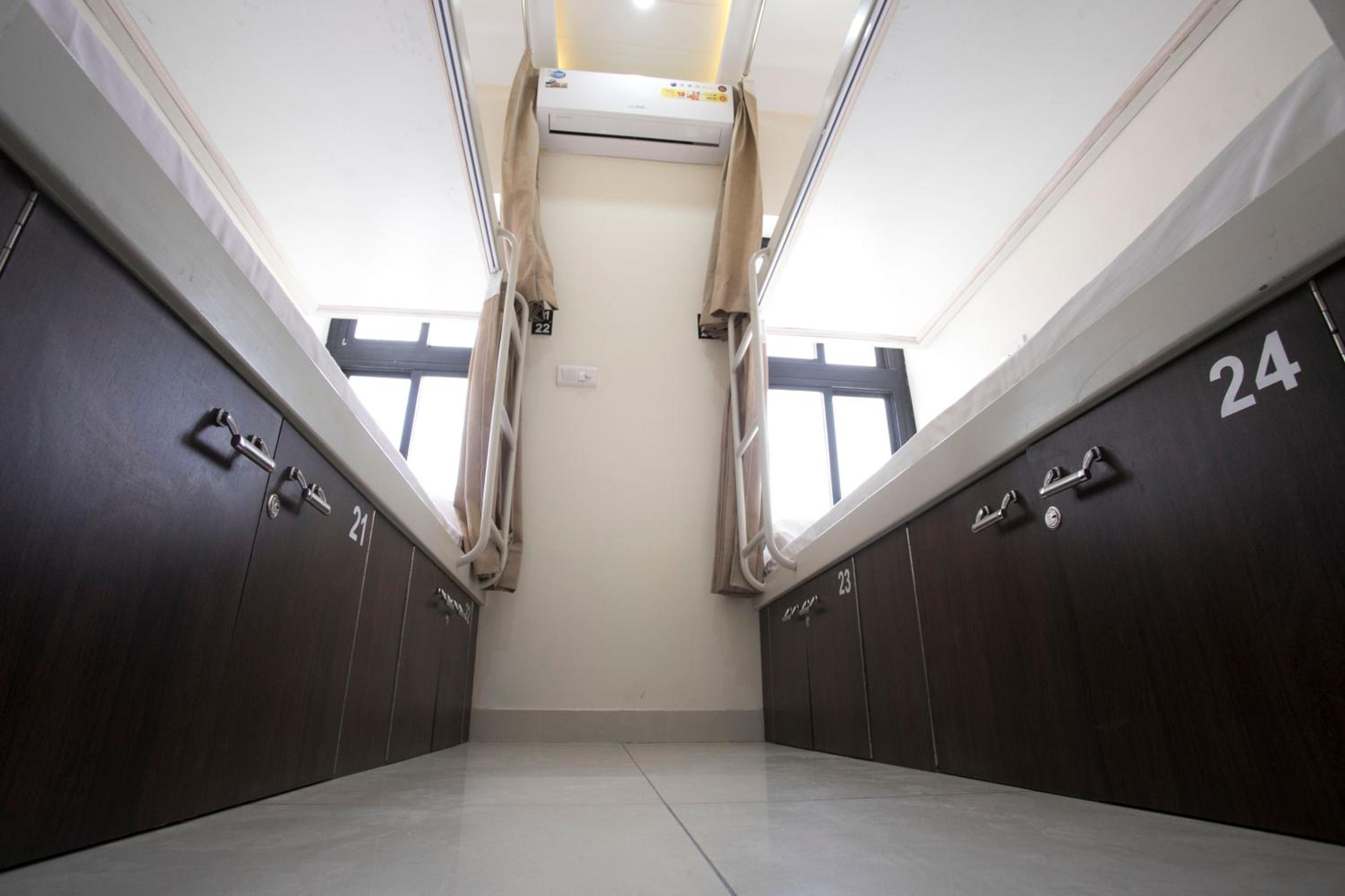 Bed in 4-Bed Mixed Dormitory Room photo 2